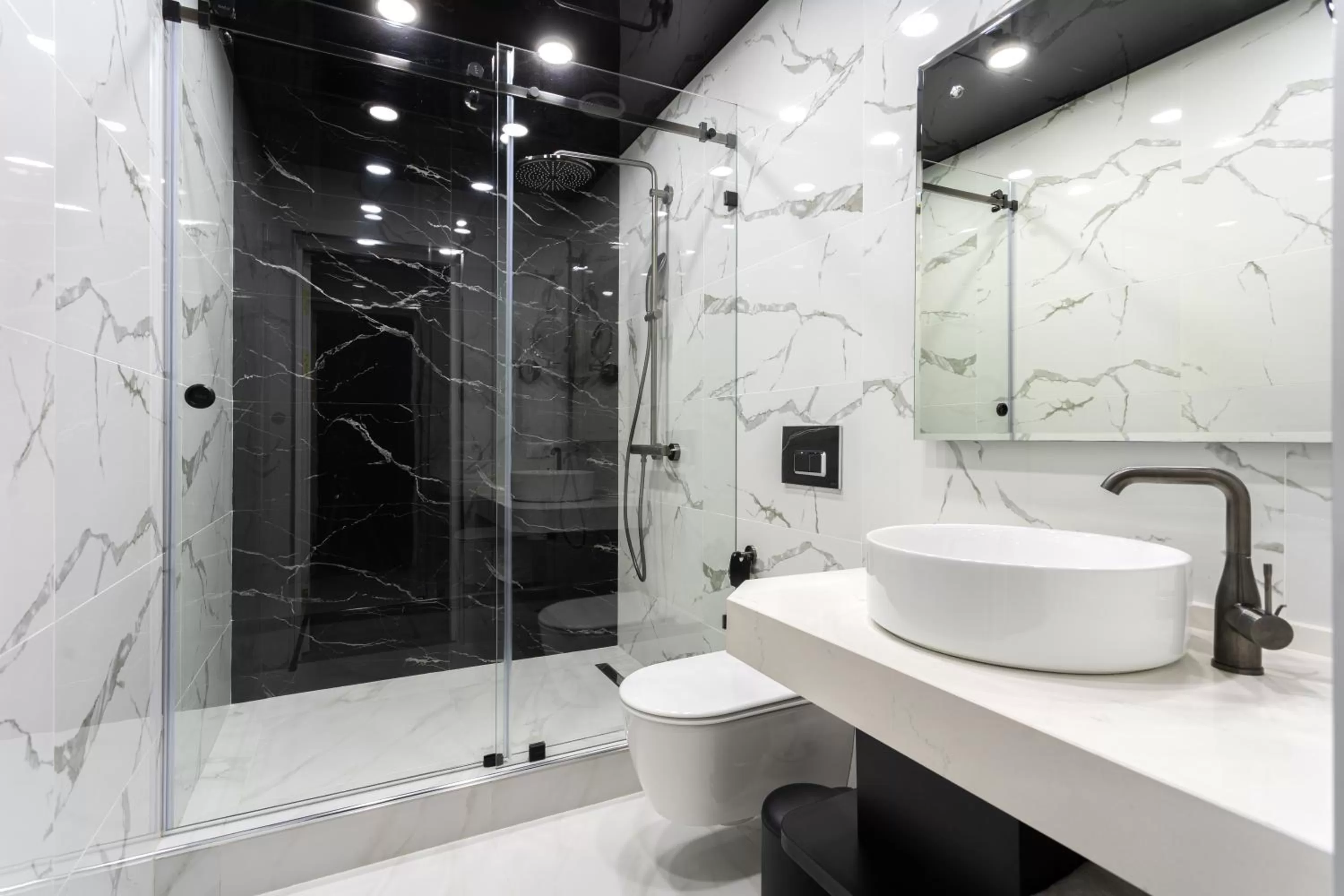 Toilet in OSCAR BOUTIQUE HOTEL