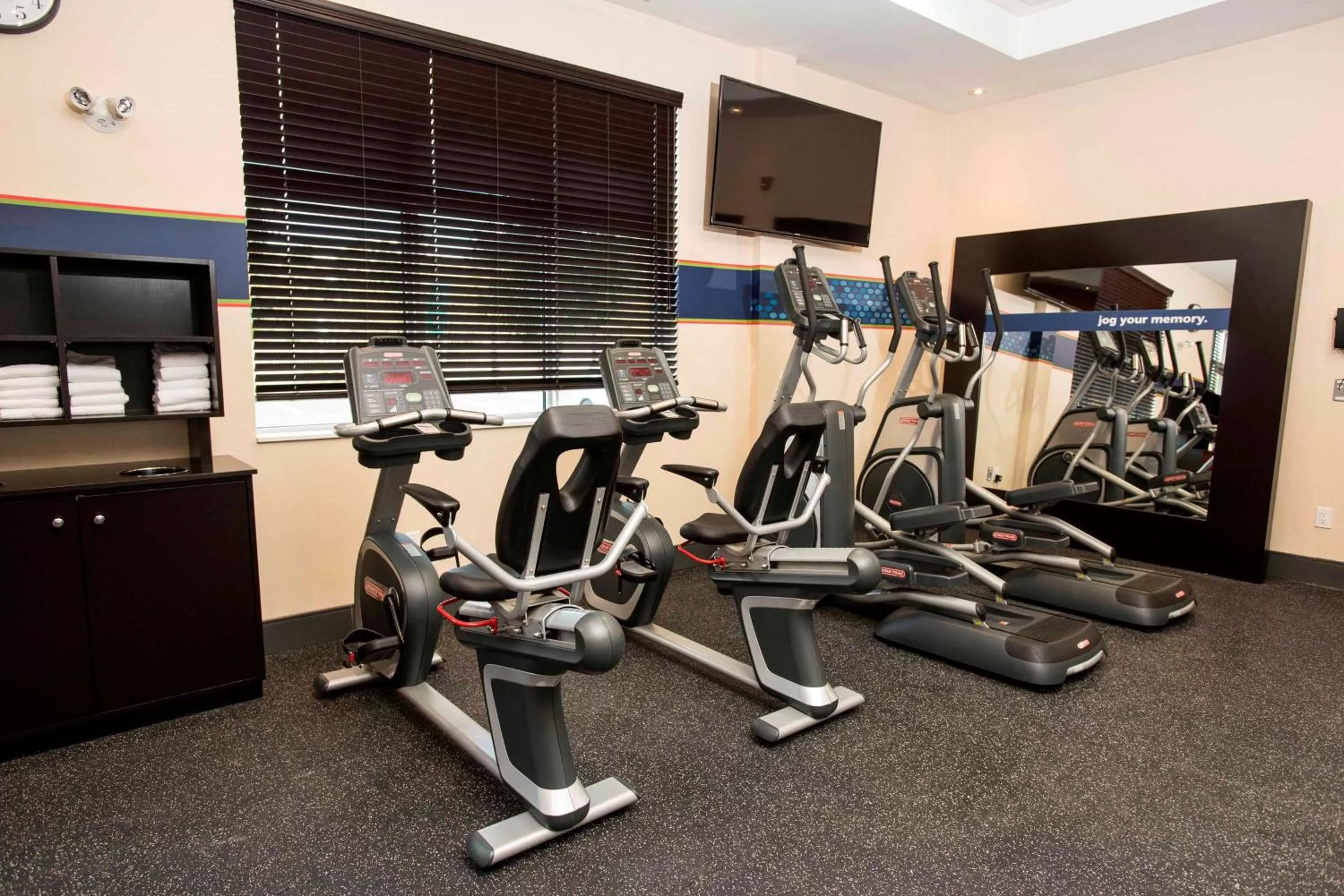 Fitness centre/facilities in Hampton Inn & Suites by Hilton Thunder Bay