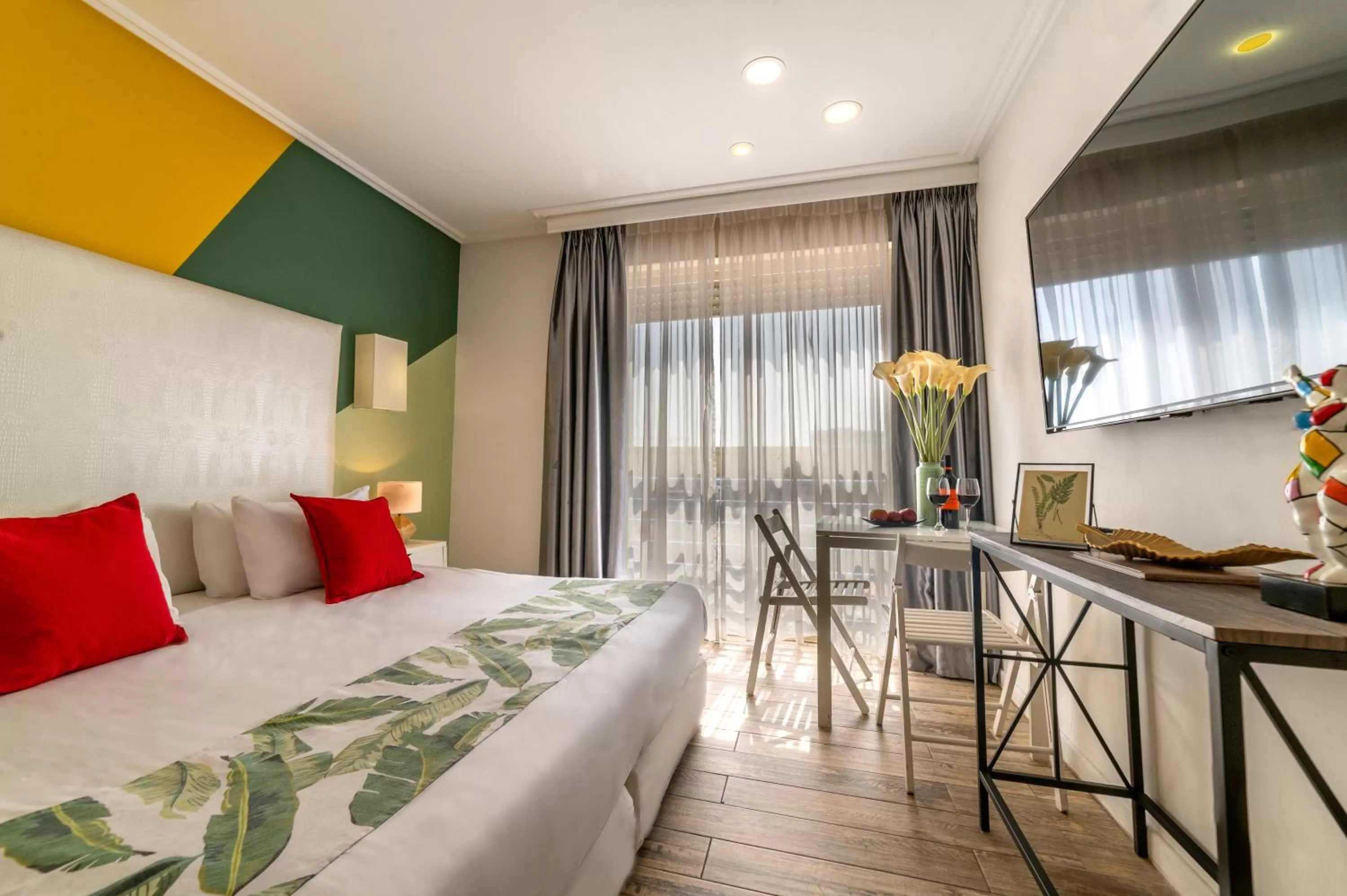 Living room, Bed in Paamonim Hotel Jerusalem