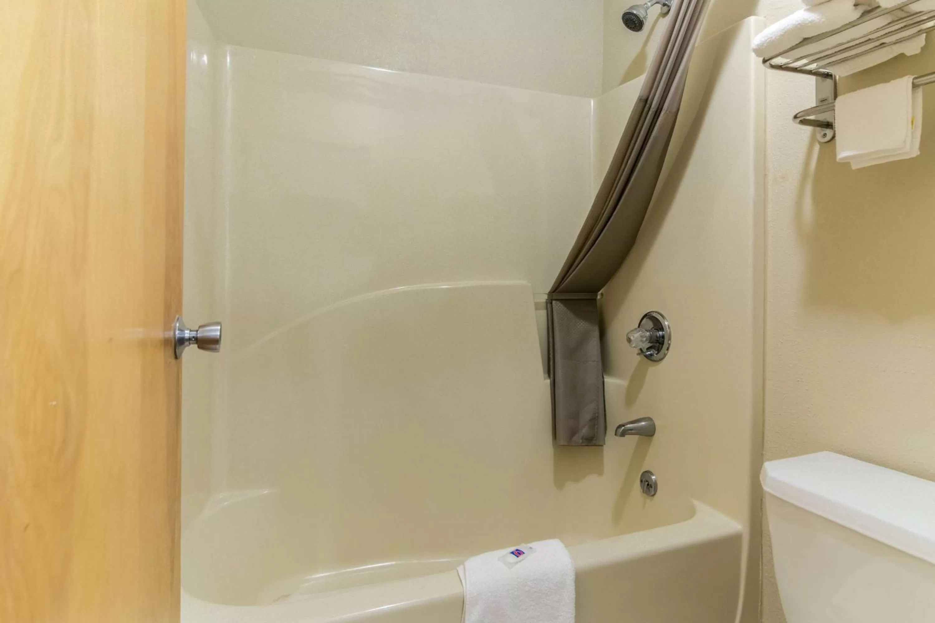 Bathroom in Motel 6-Kenly, NC