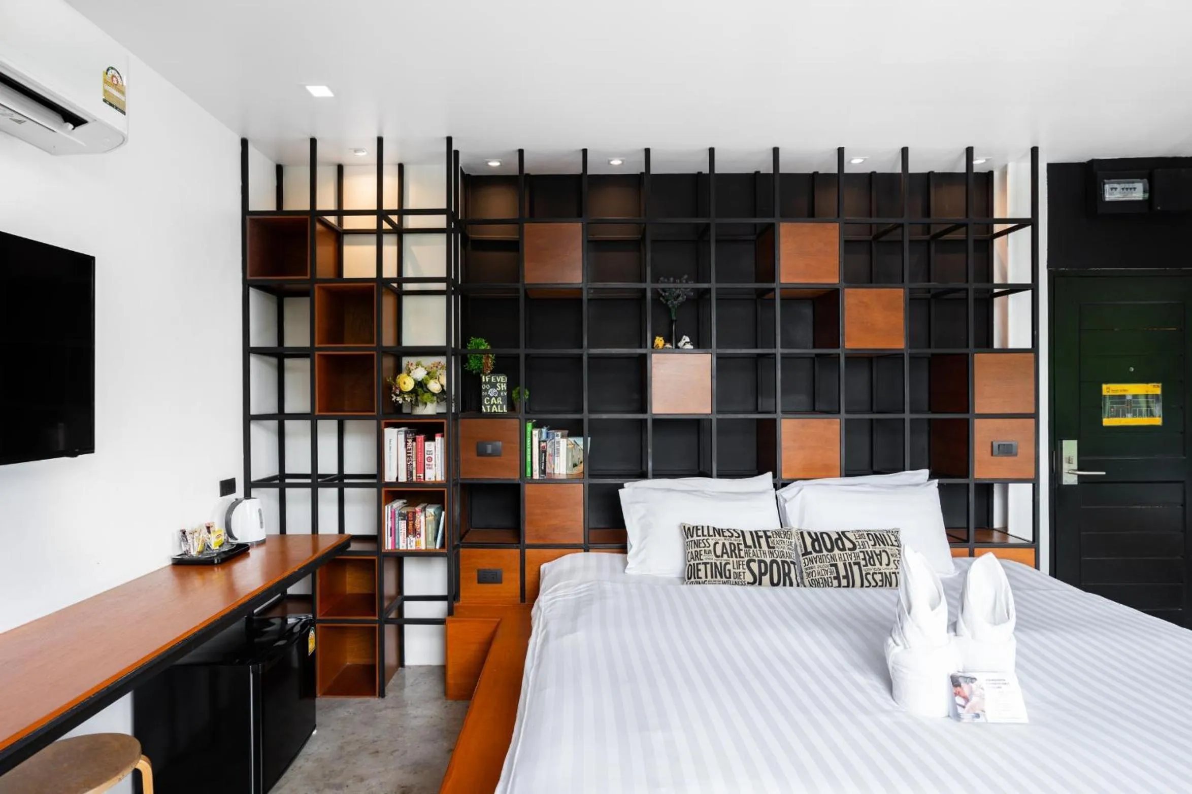 Property building, Bed in Book a Bed Poshtel - SHA Plus