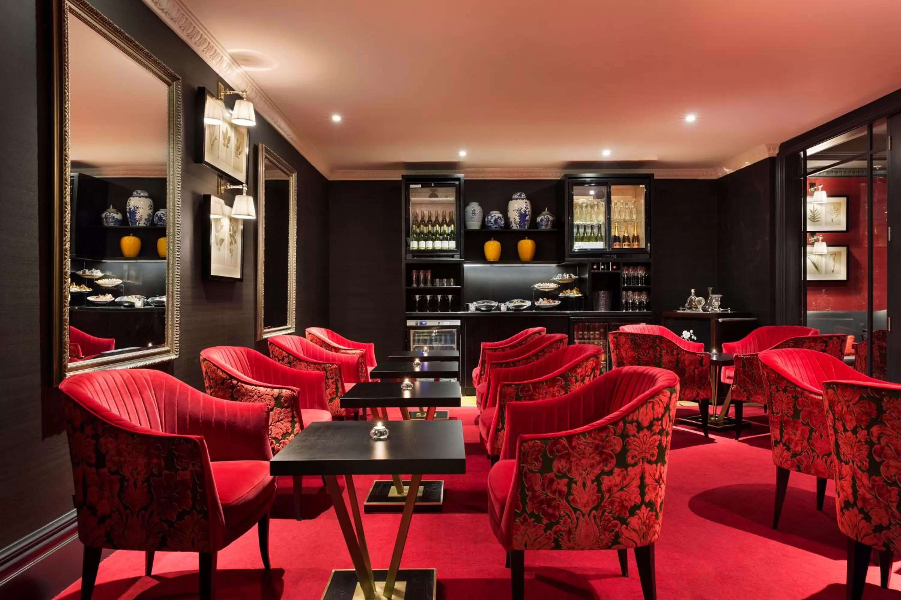 Lounge or bar in Sofitel Queenstown Hotel & Spa