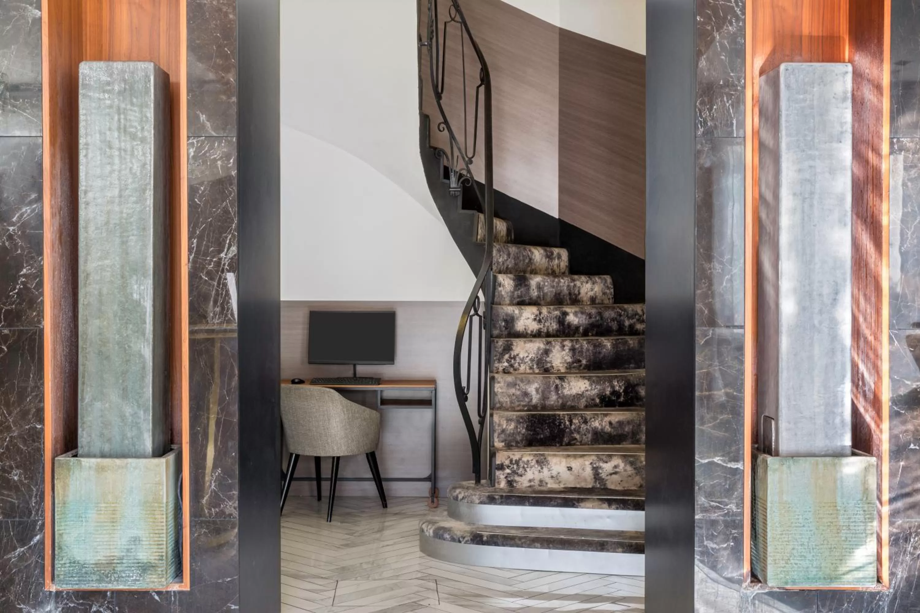 Communal lounge/ TV room in Best Western Plus Comedie Saint Roch