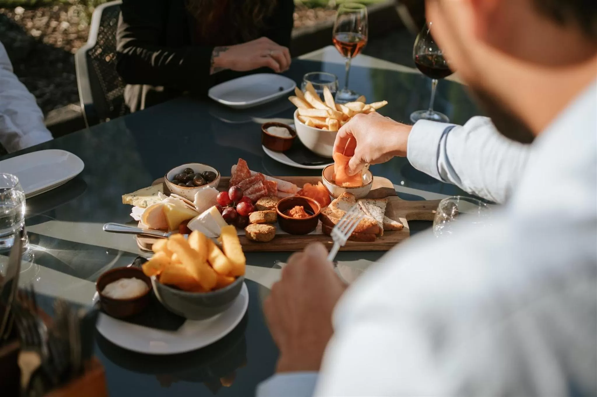 Restaurant/places to eat in Edgewater Hotel