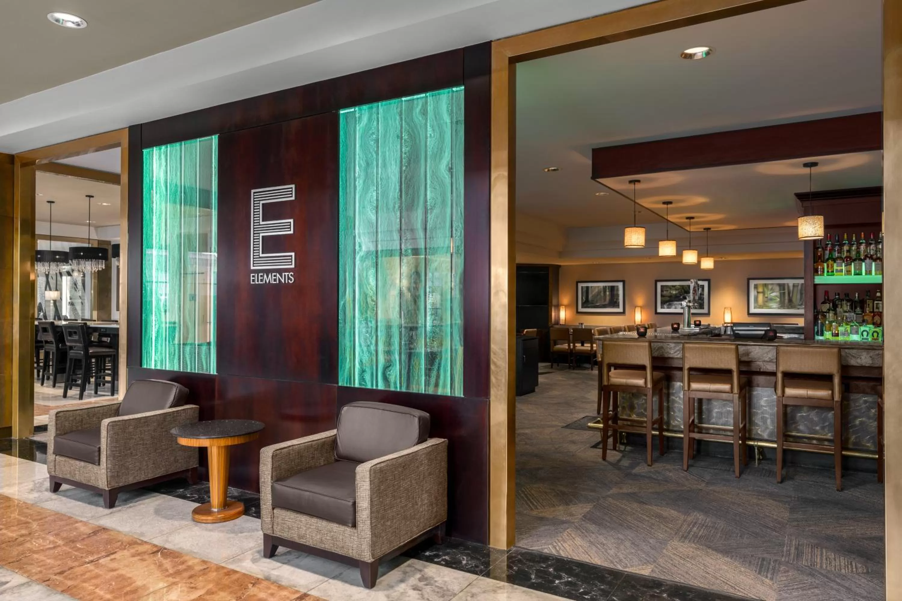 Restaurant/places to eat in DoubleTree by Hilton New York-LaGuardia