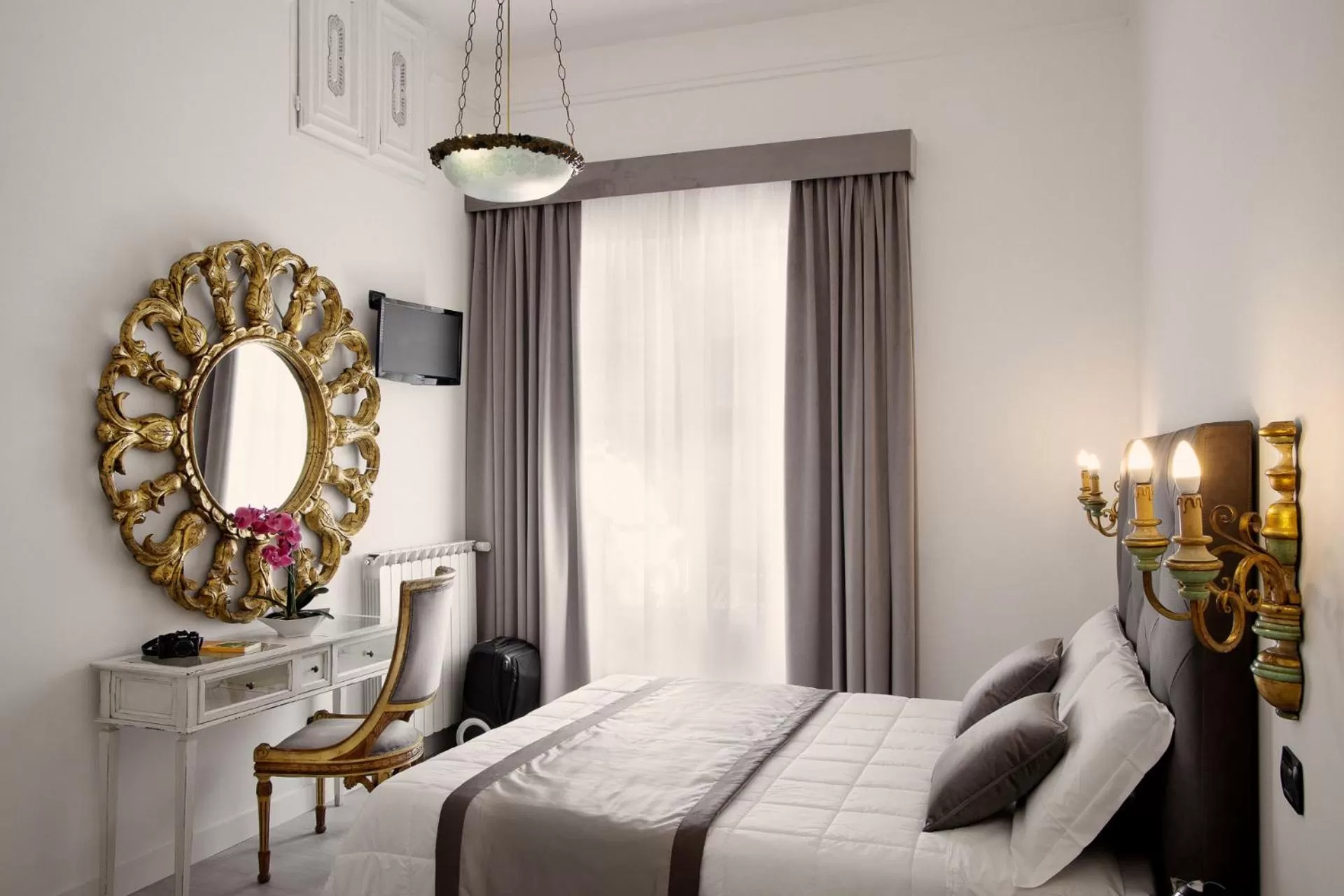 TV and multimedia, Bed in Hotel Berna