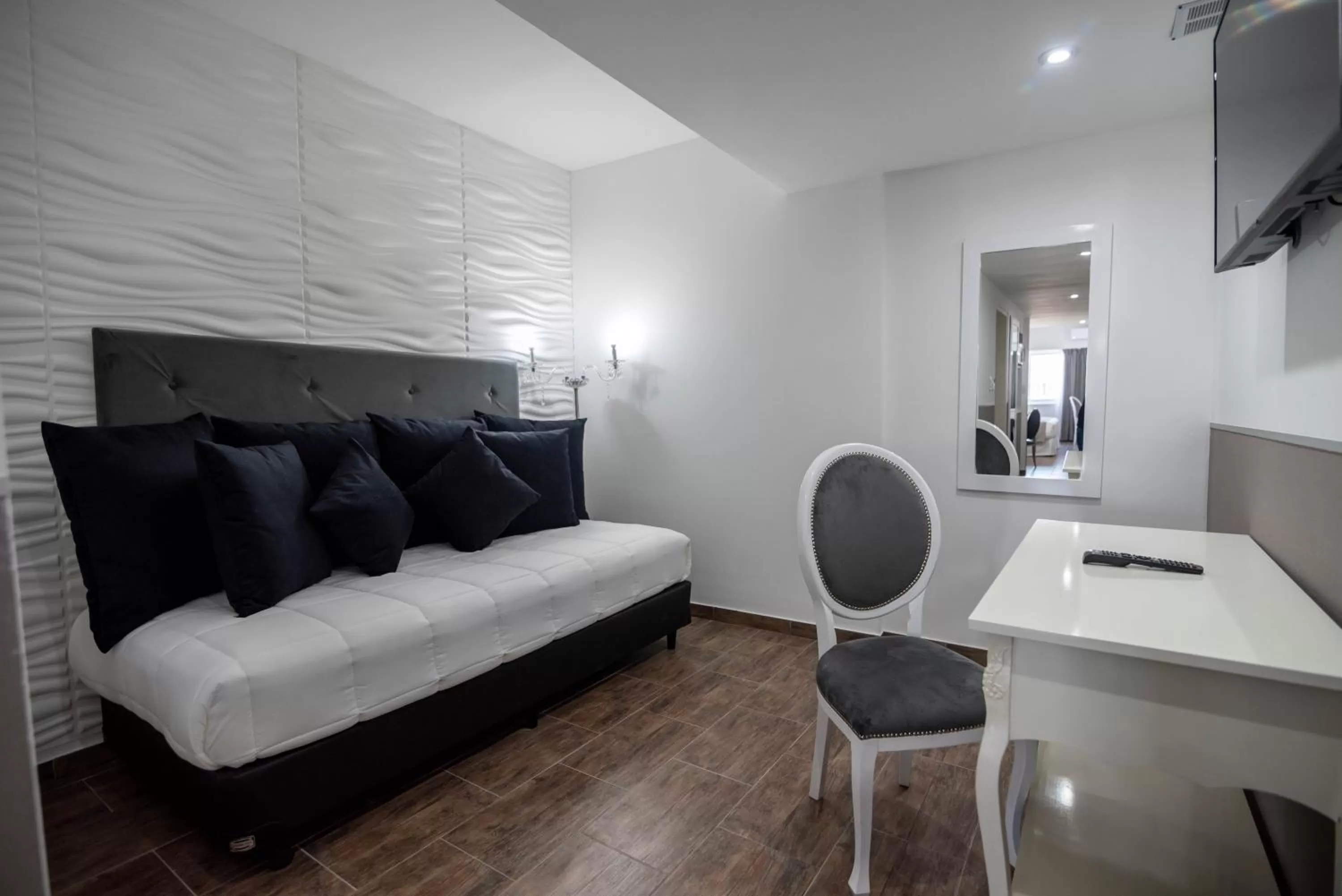 Living room, Bed in Ker San Telmo Hotel