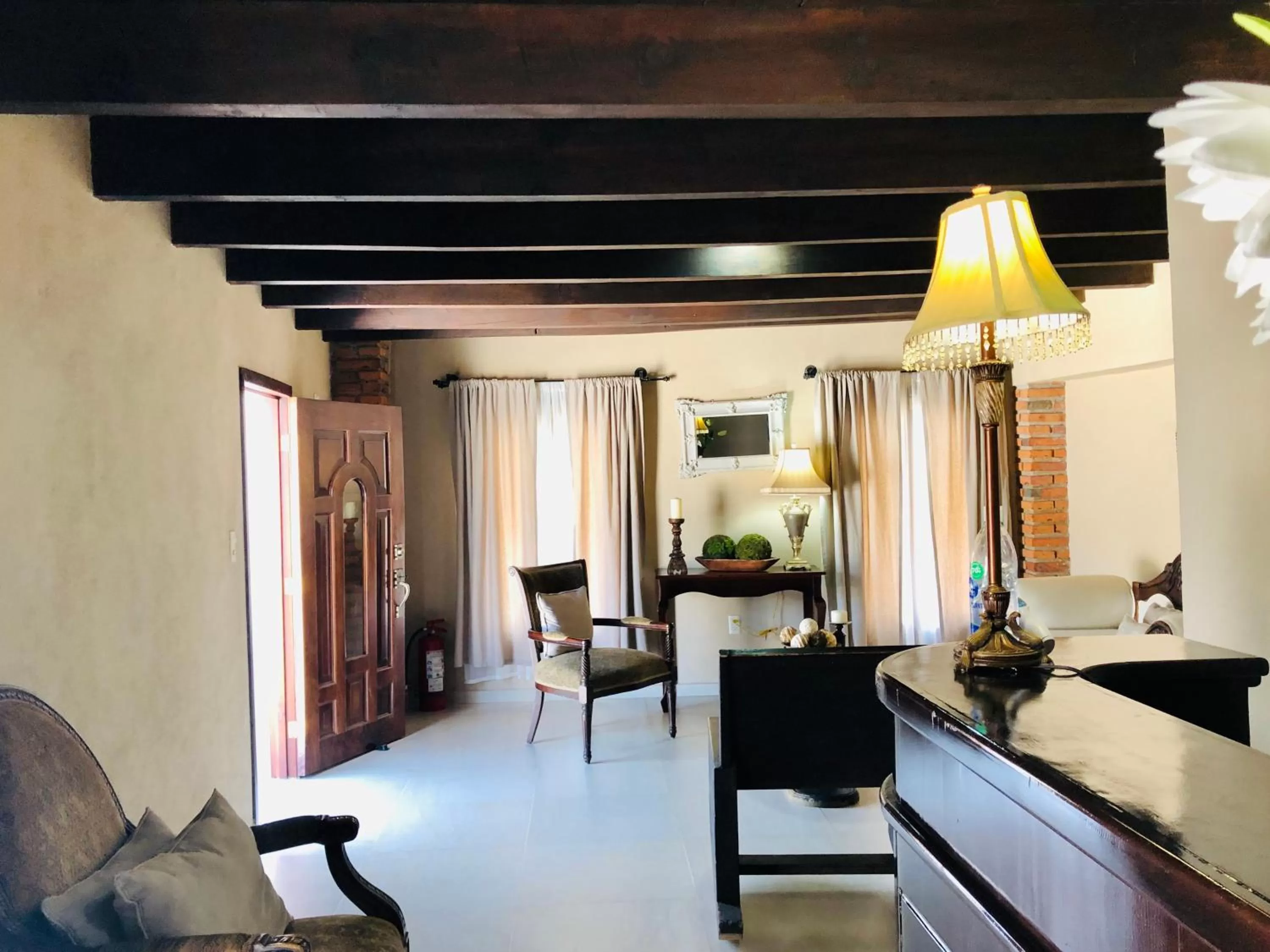 Lobby or reception in Hotel Carretas by Rotamundos