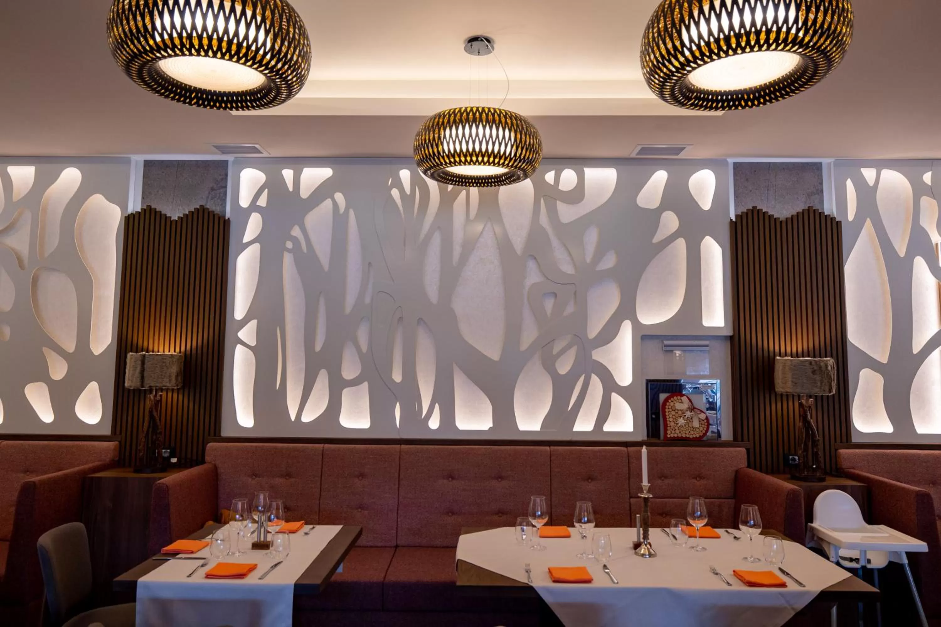 Restaurant/Places to Eat in Hotel Belmont