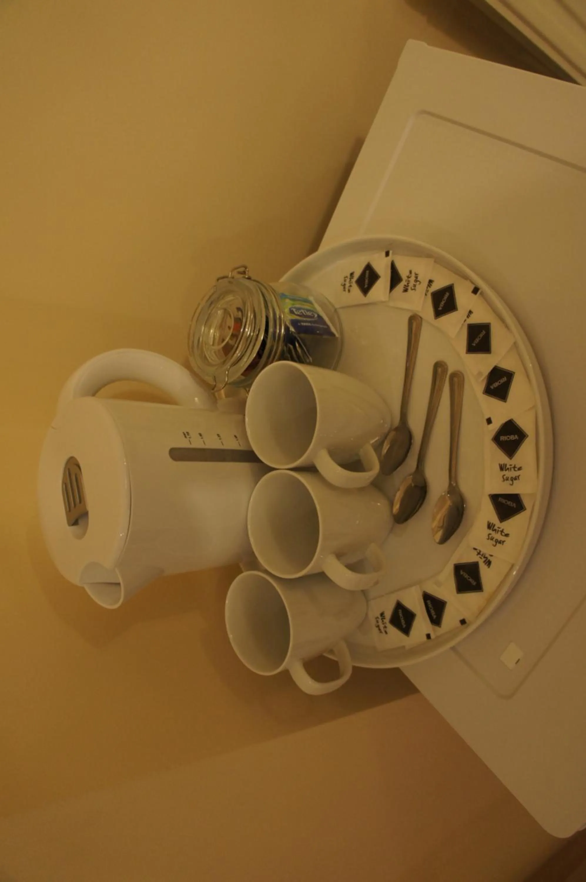 Coffee/tea facilities in Sapphire Hotel London