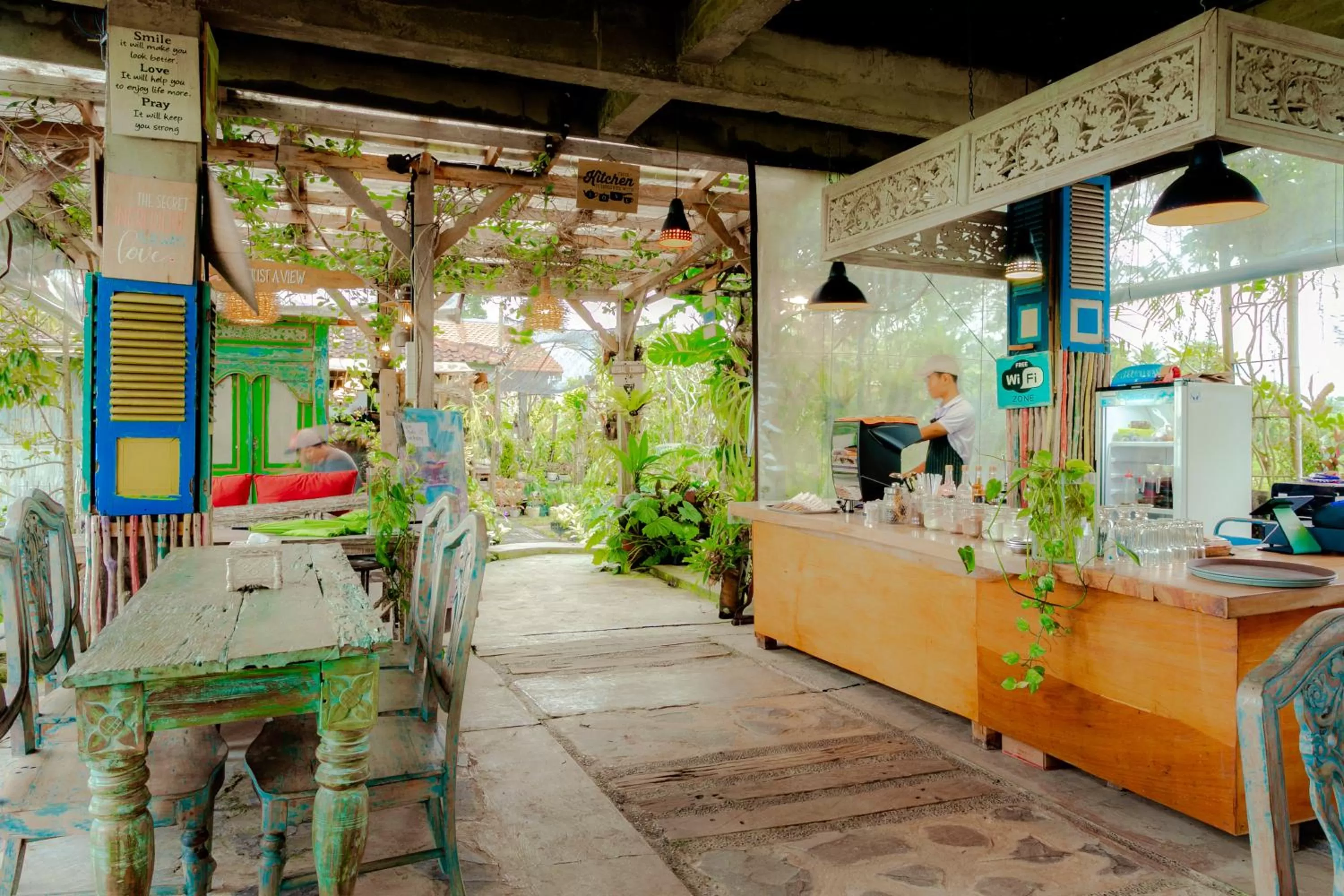 Restaurant/places to eat in Nauna Villa Ubud