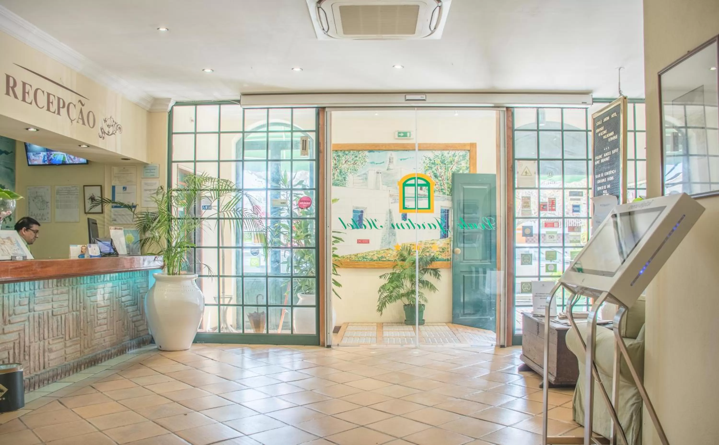 Lobby or reception in Loule Jardim Hotel