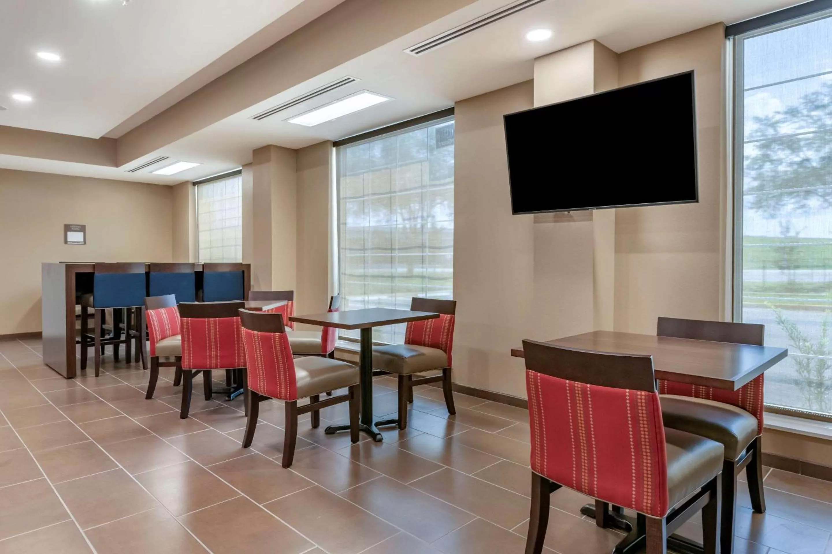 Restaurant/places to eat in Comfort Suites Daytona Beach-Speedway
