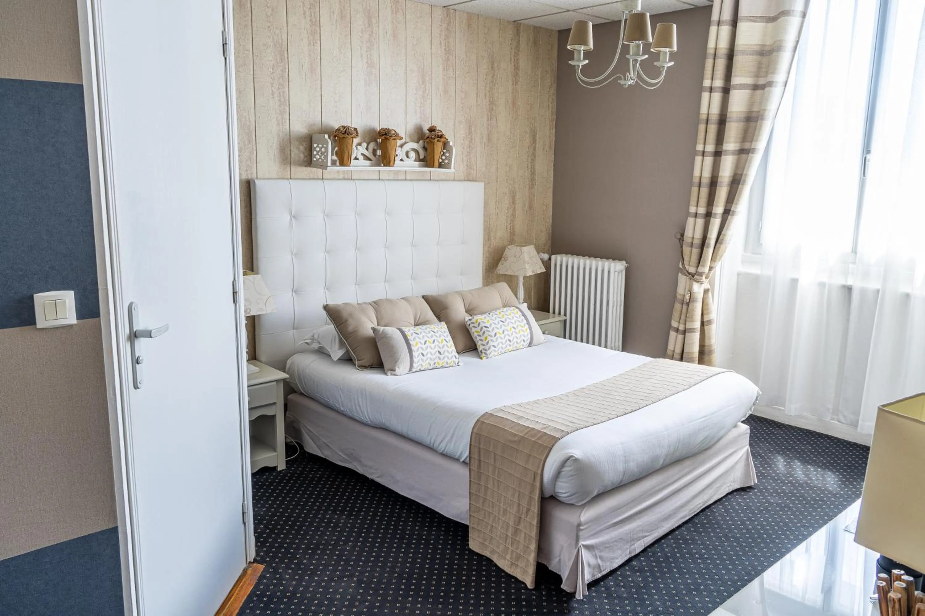 Bed in Cit'Hotel Normandy Hotel Pornichet La Baule