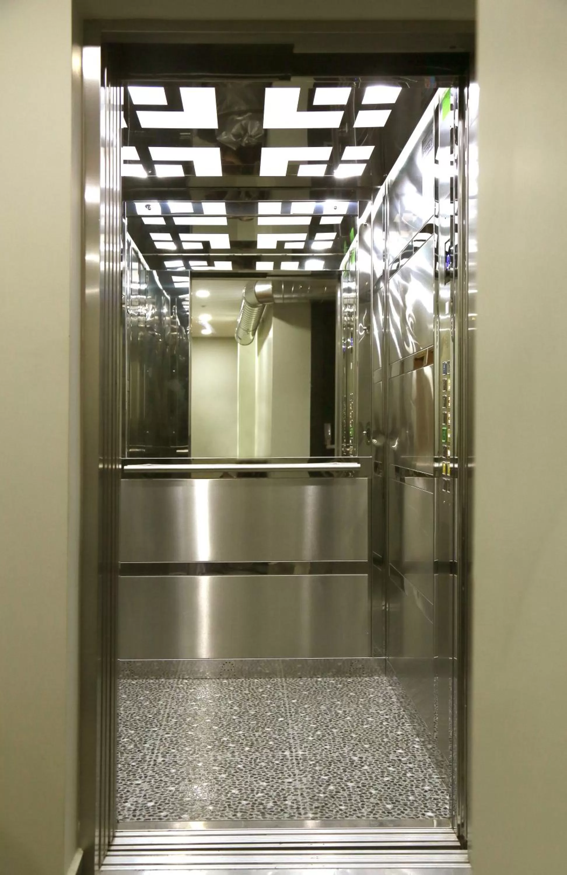 elevator in Green Garden Hotel