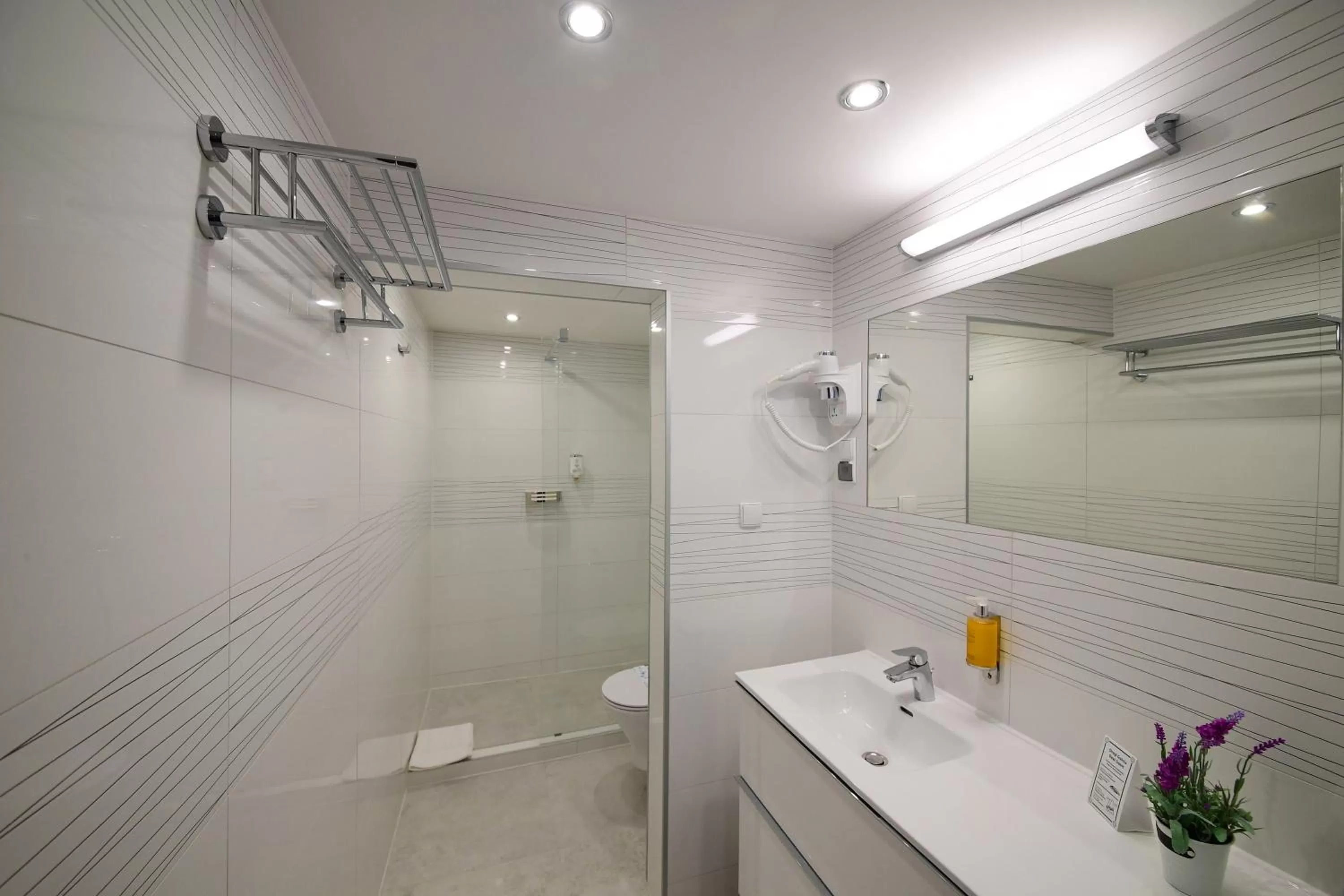 Bathroom in Hotel Gromada Pila