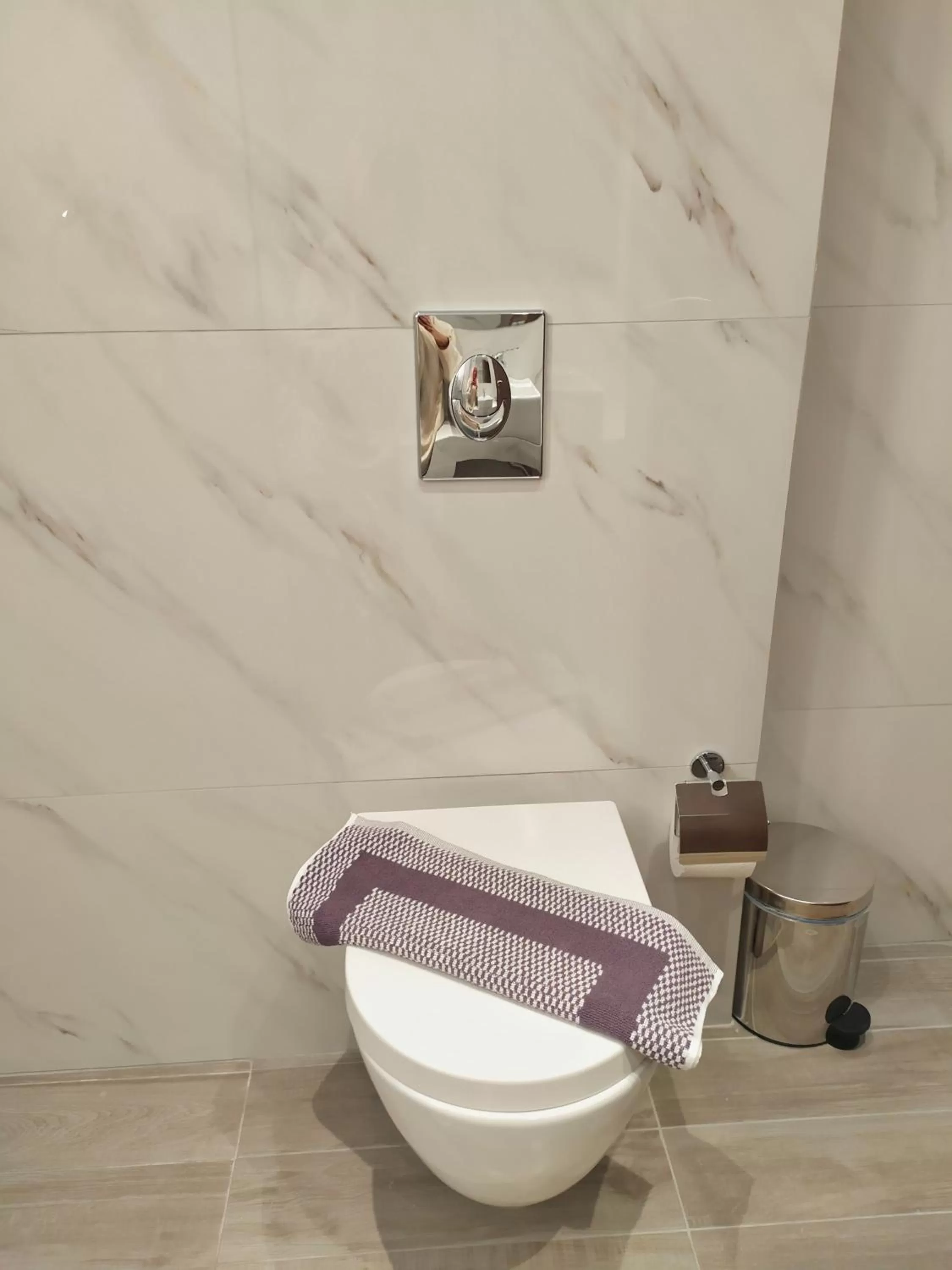 Toilet in New Amaryllis Hotel