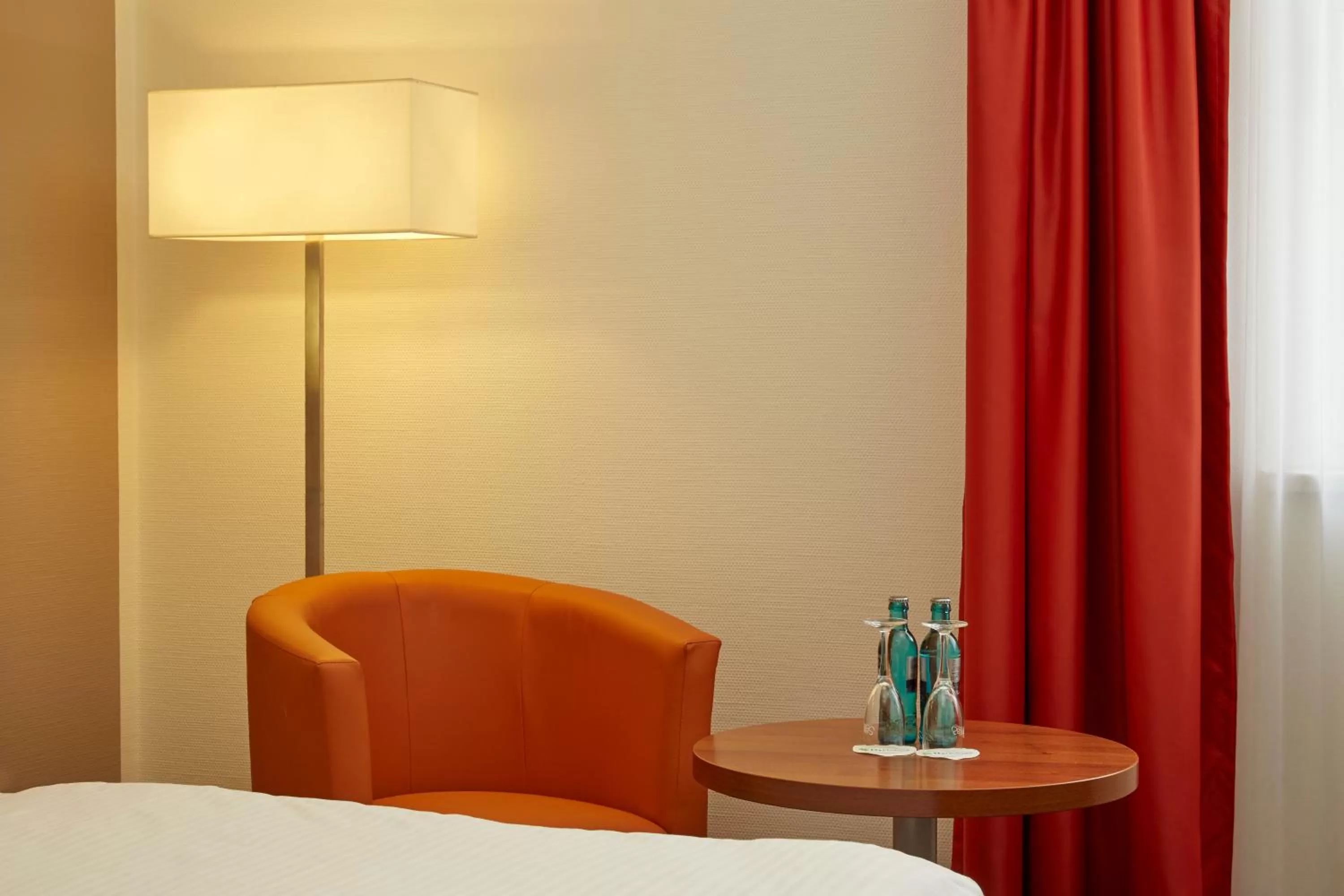 Photo of the whole room, Bed in H+ Hotel Leipzig-Halle