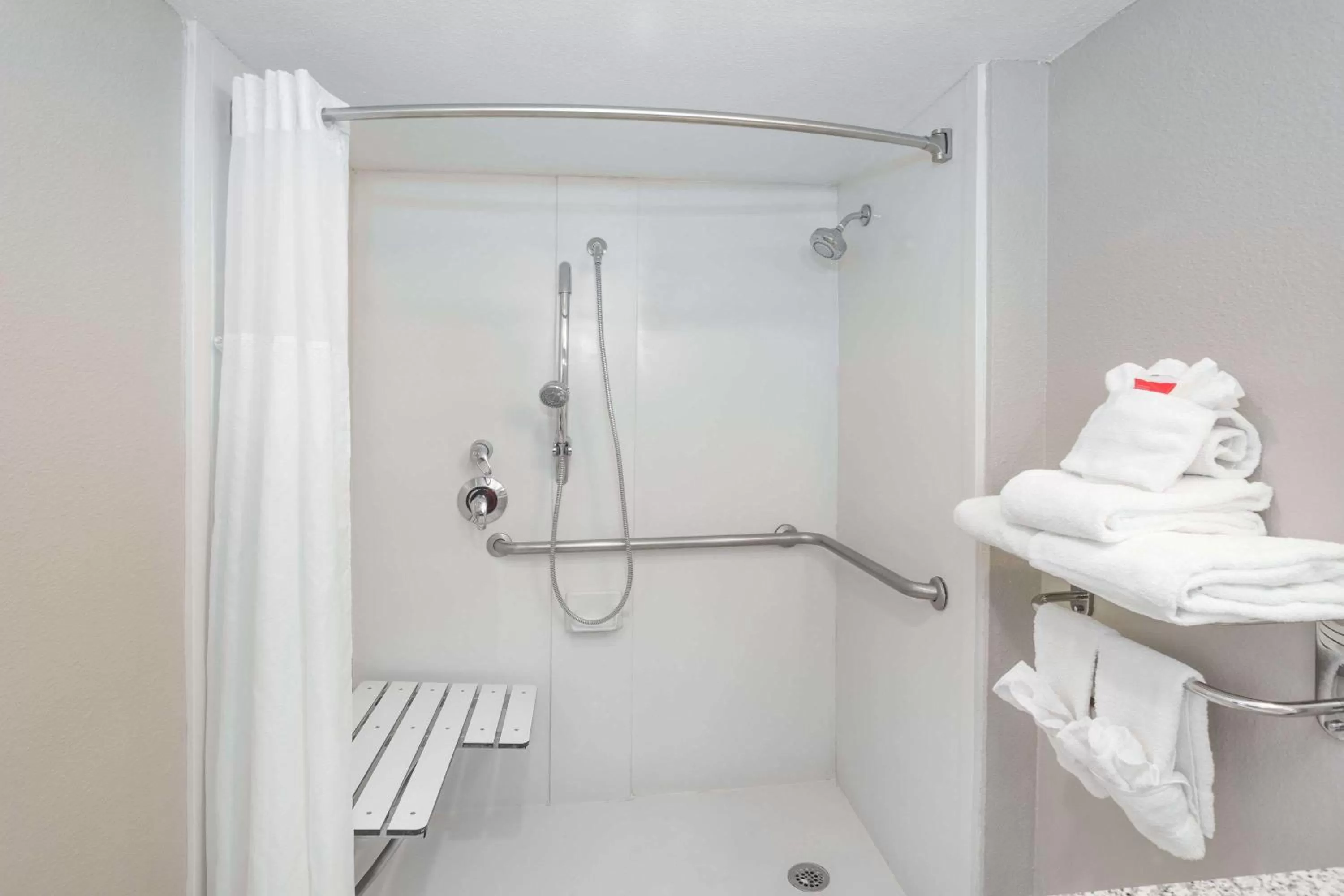 Shower in Casa Bella Inn & Suites Extended Stay