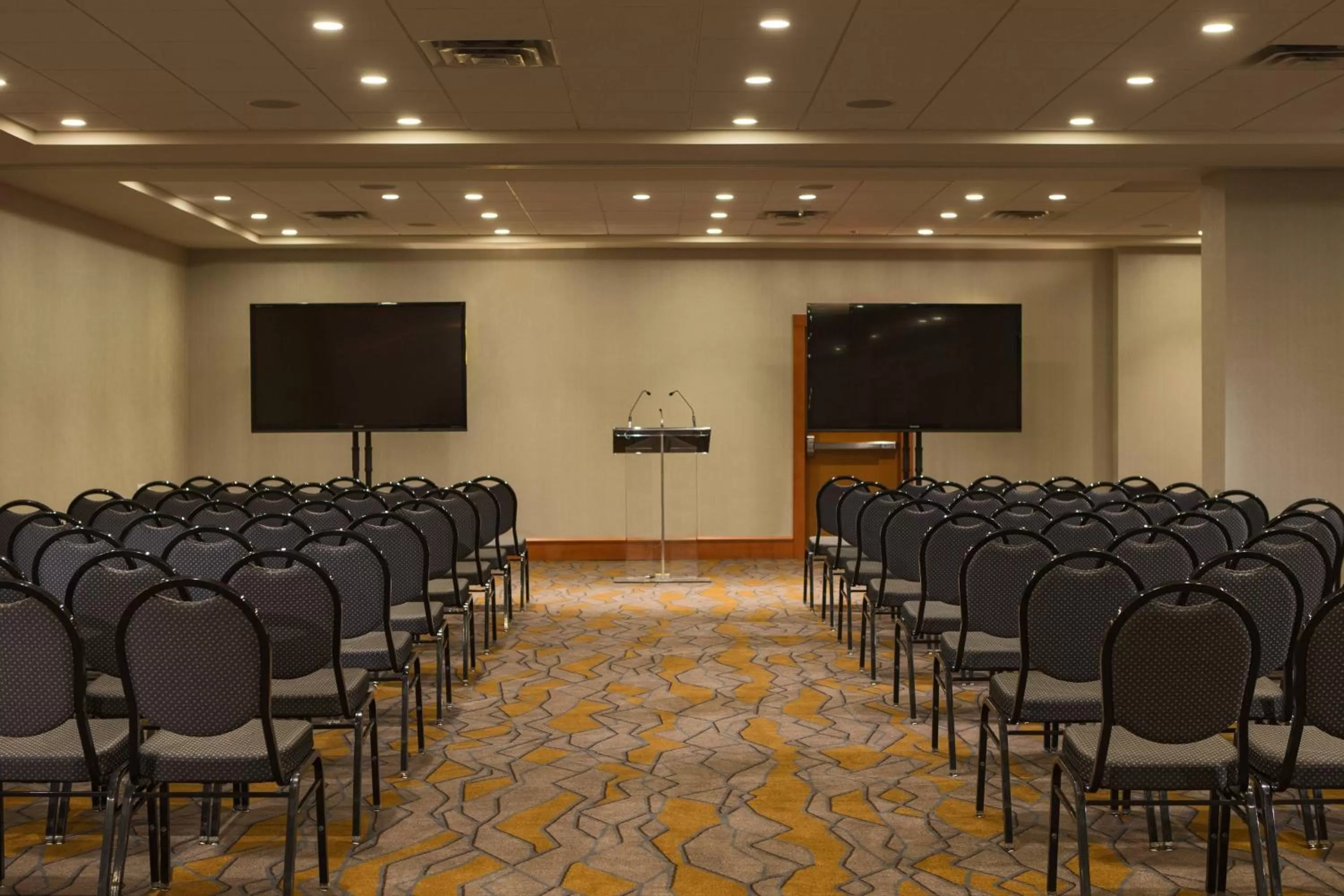 Meeting/conference room in Calgary Marriott Downtown Hotel