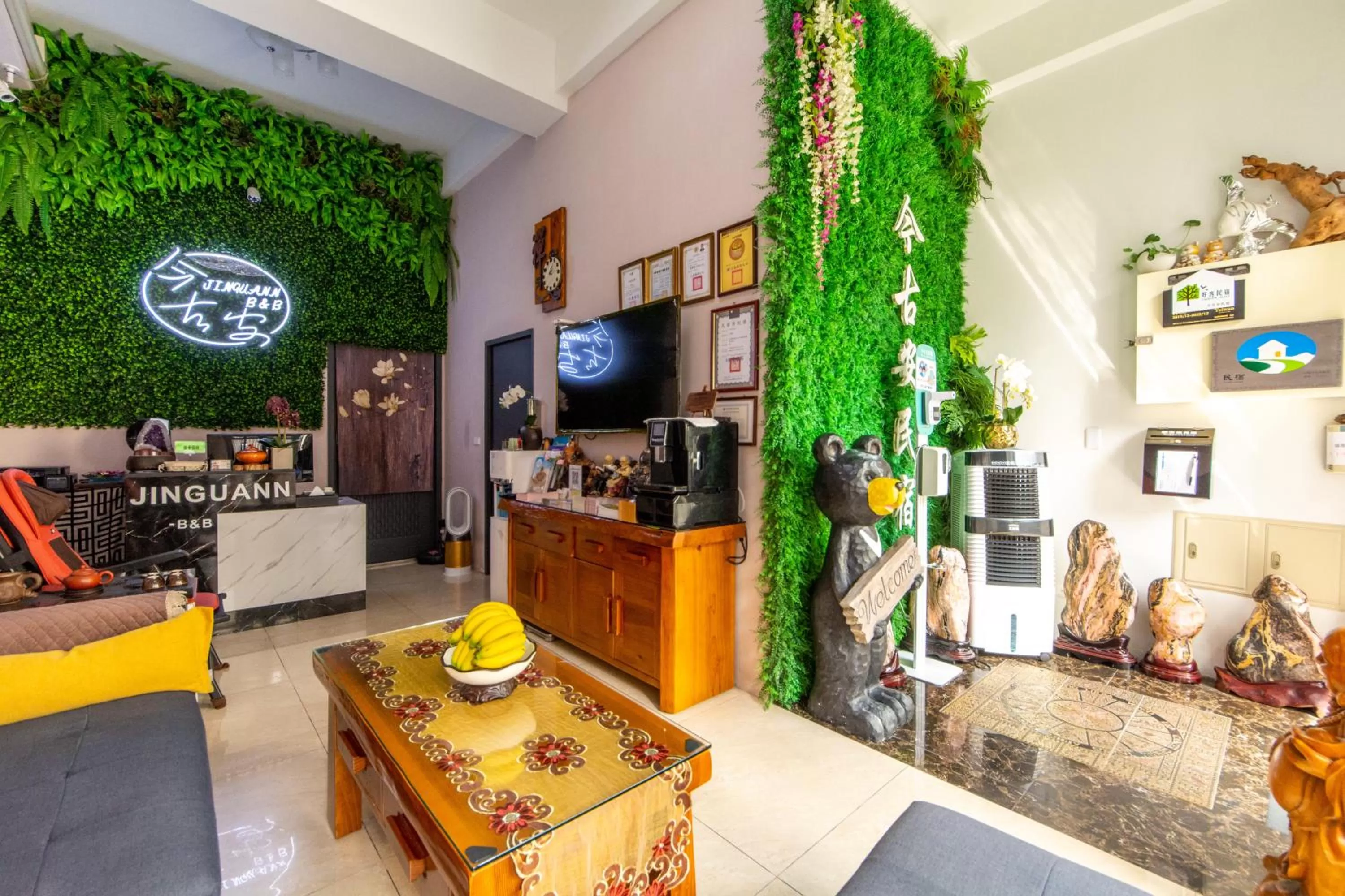 Communal lounge/ TV room in Jinguann B&B