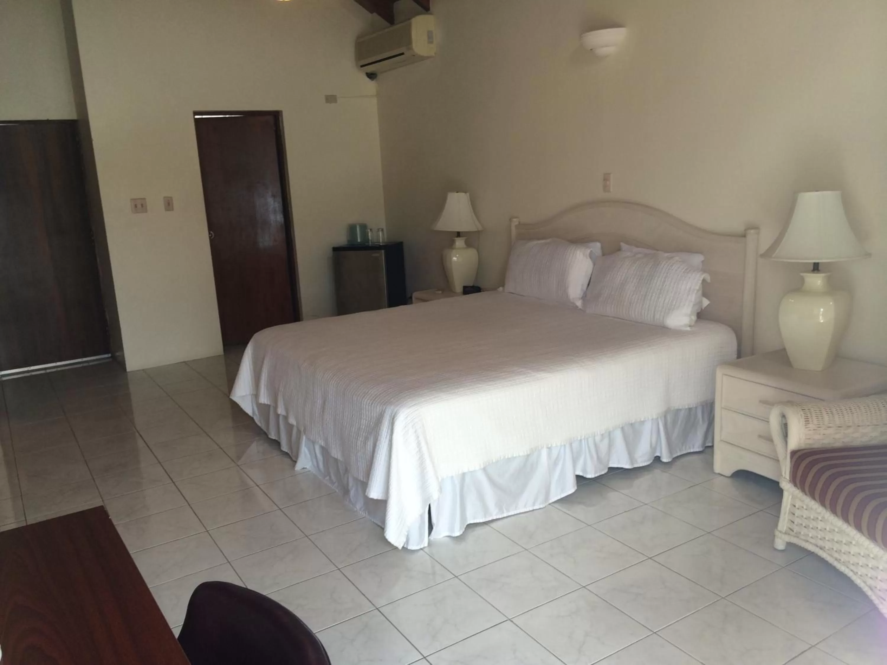 Bedroom, Bed in Fort Burt Hotel