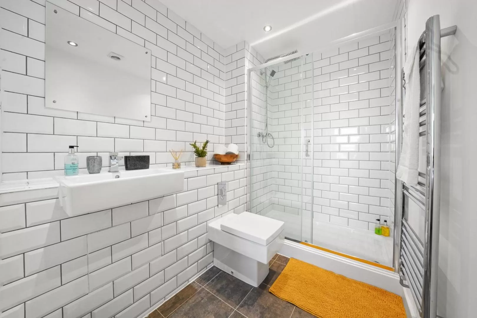 Shower, Bathroom in Onyx O2 Arena Brindley Place Broad Street Large Spacious Apartment
