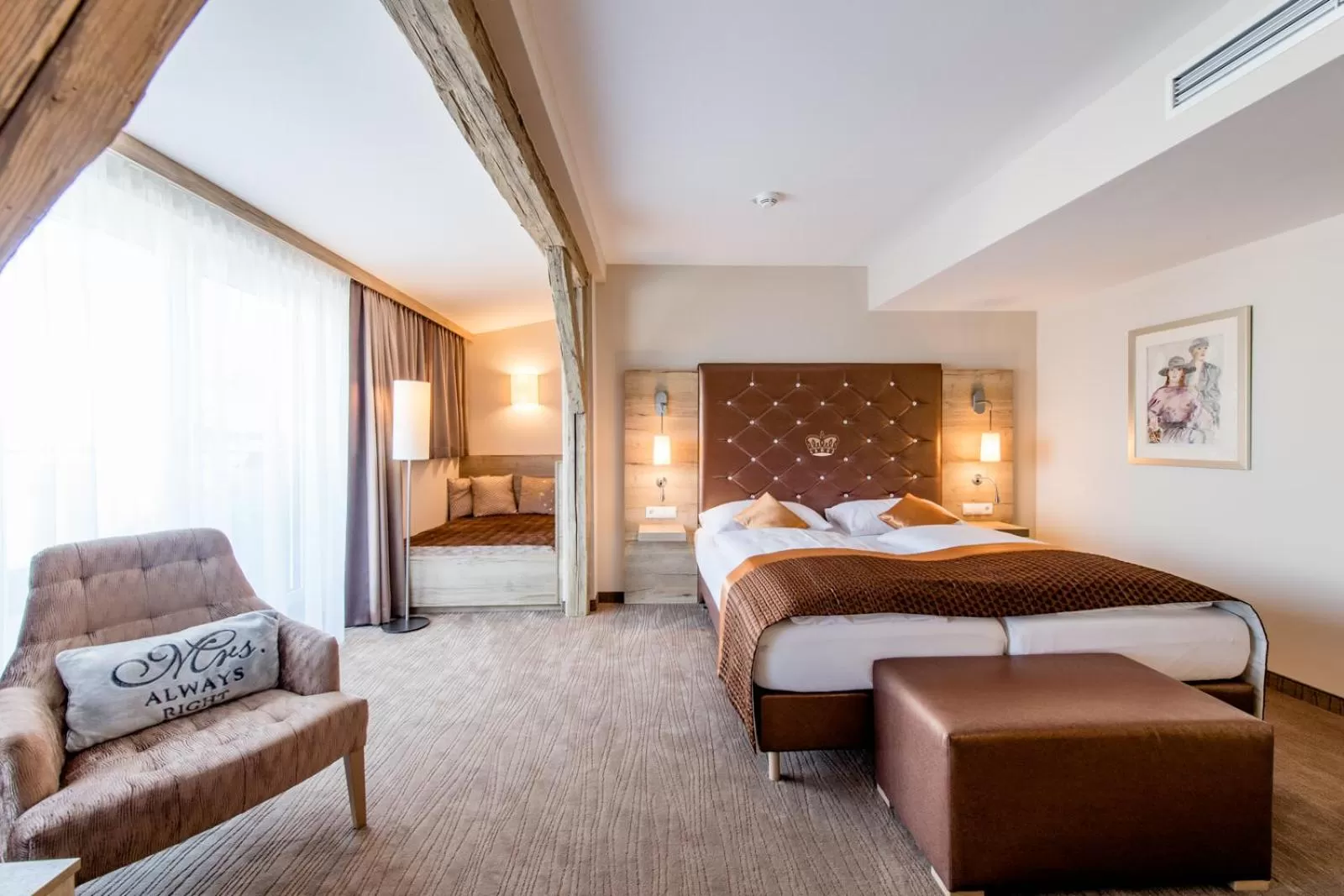 Bedroom, Bed in Hotel Krone