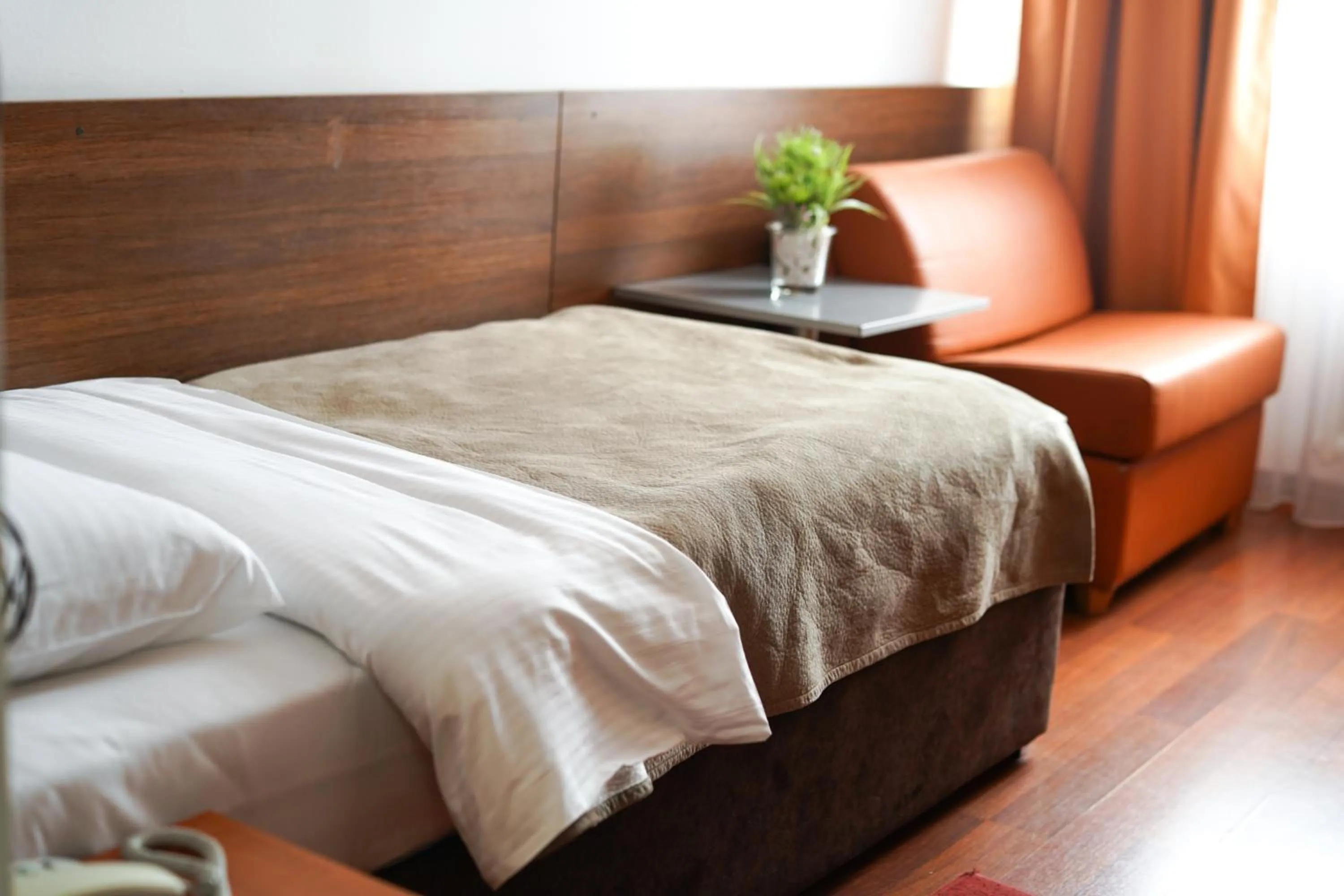 Bed in Hotel Srbija-FREE PARKING