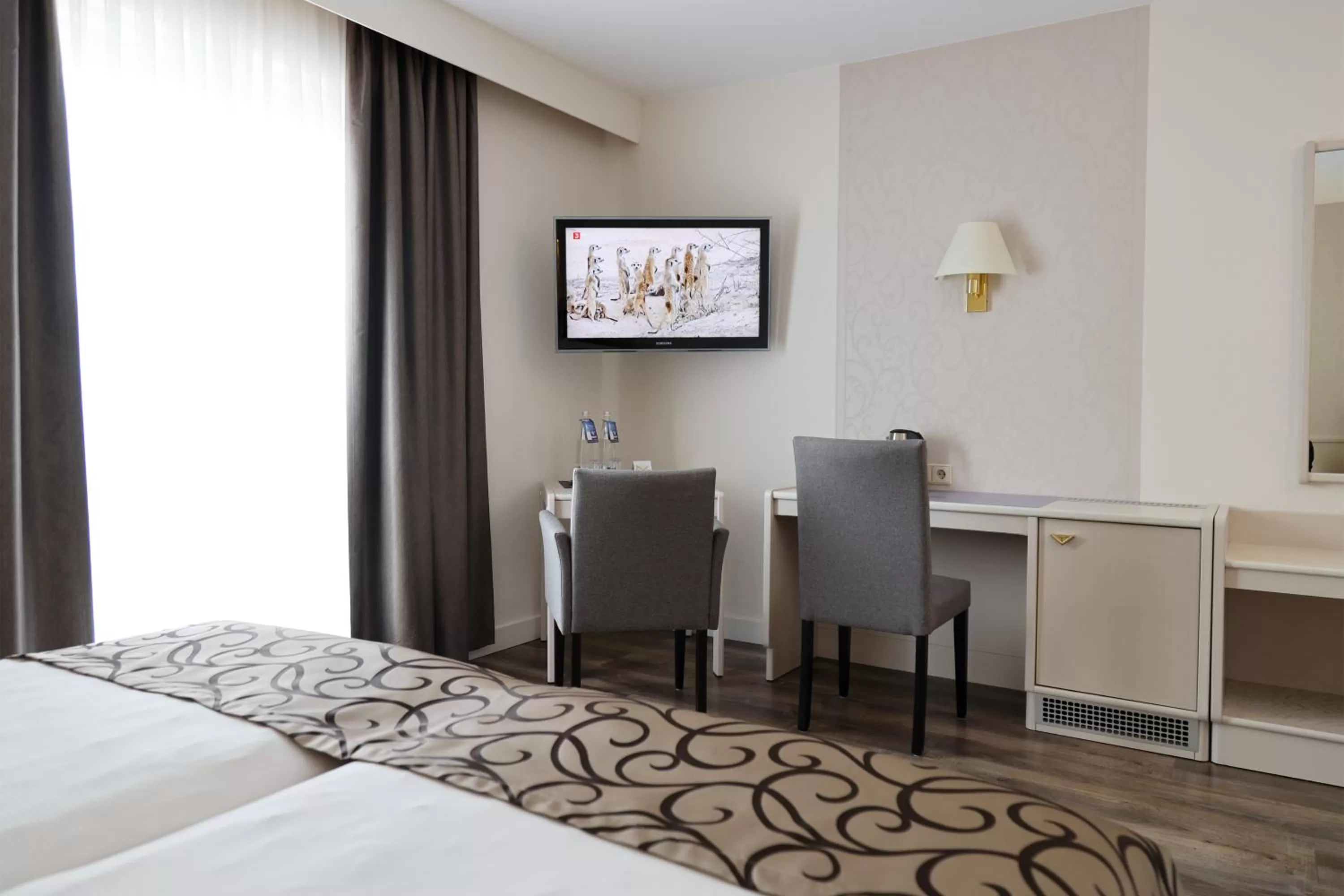 Photo of the whole room, Bed in Hotel Märkischer Hof