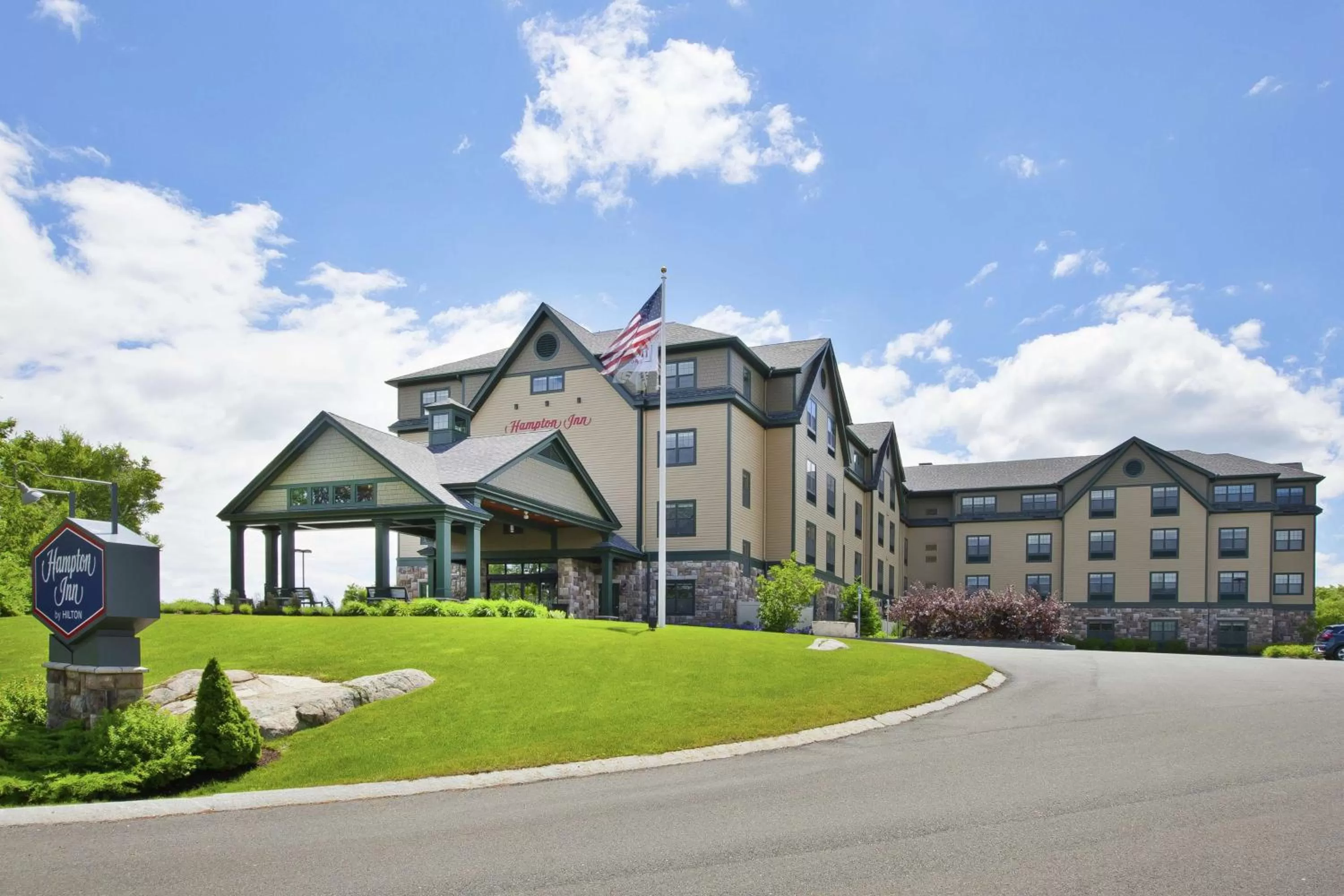 Property building in Hampton Inn Bar Harbor