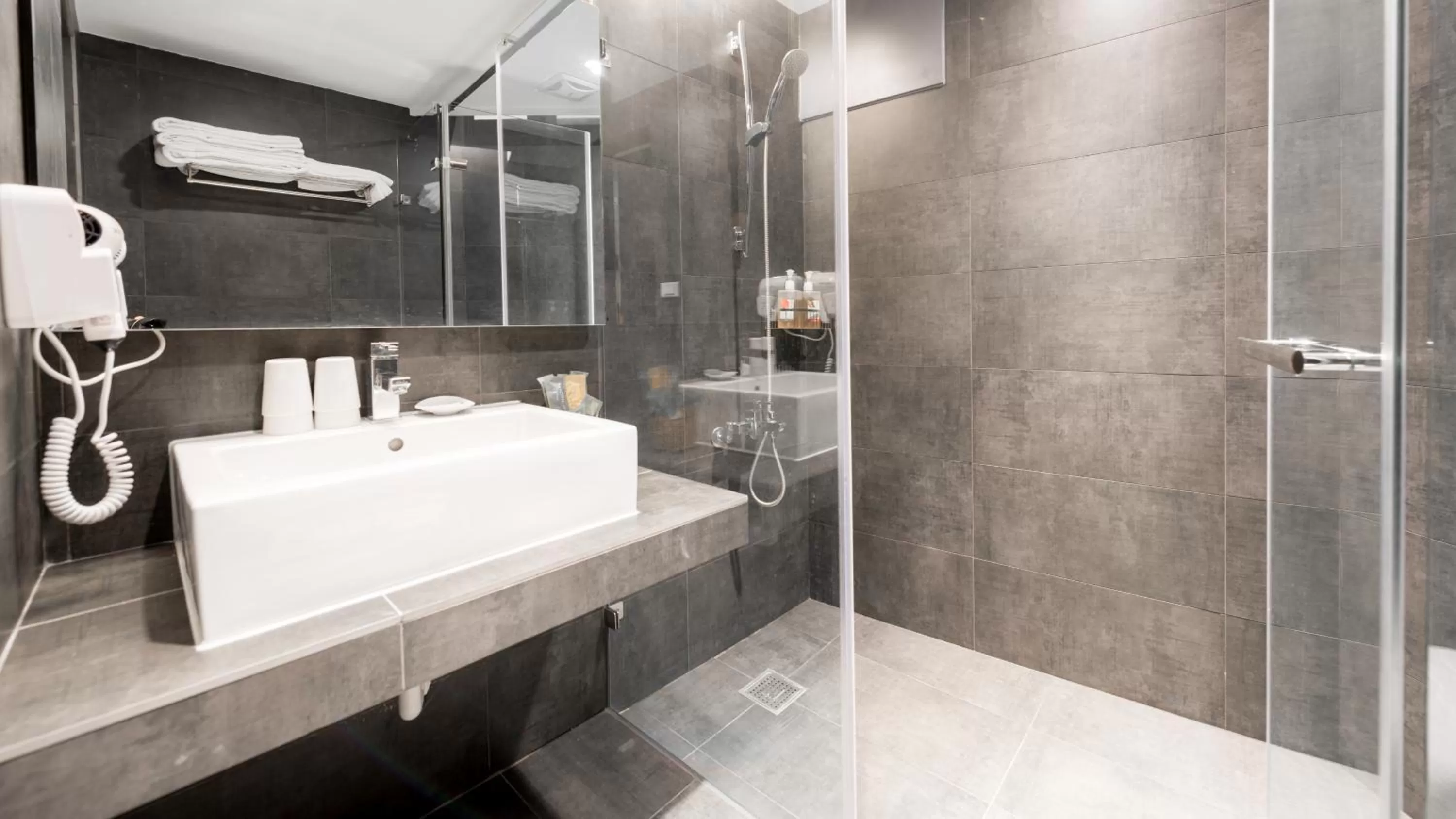 Shower in Wountain Hotel