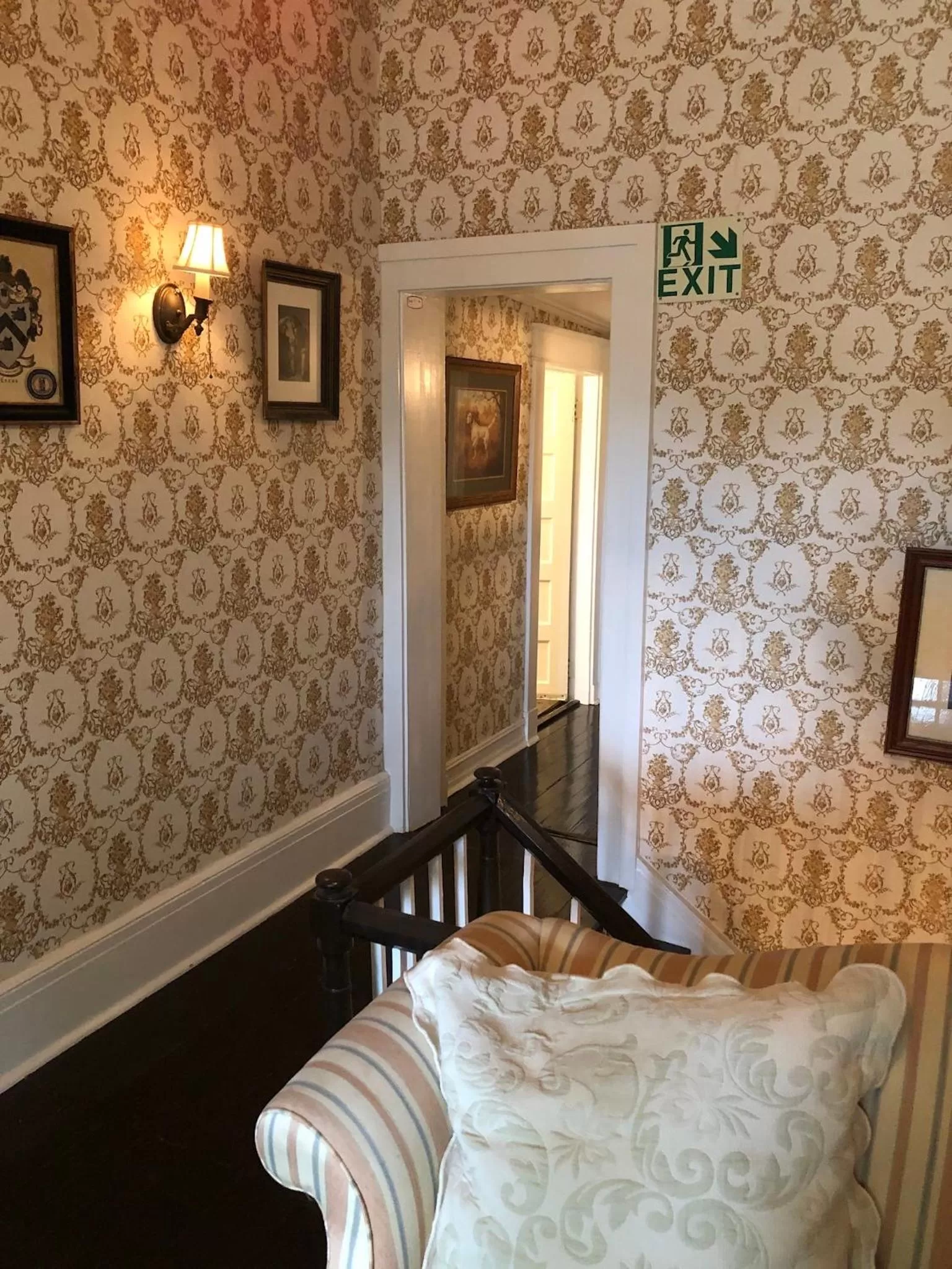 Photo of the whole room, Bed in Belmont Inn