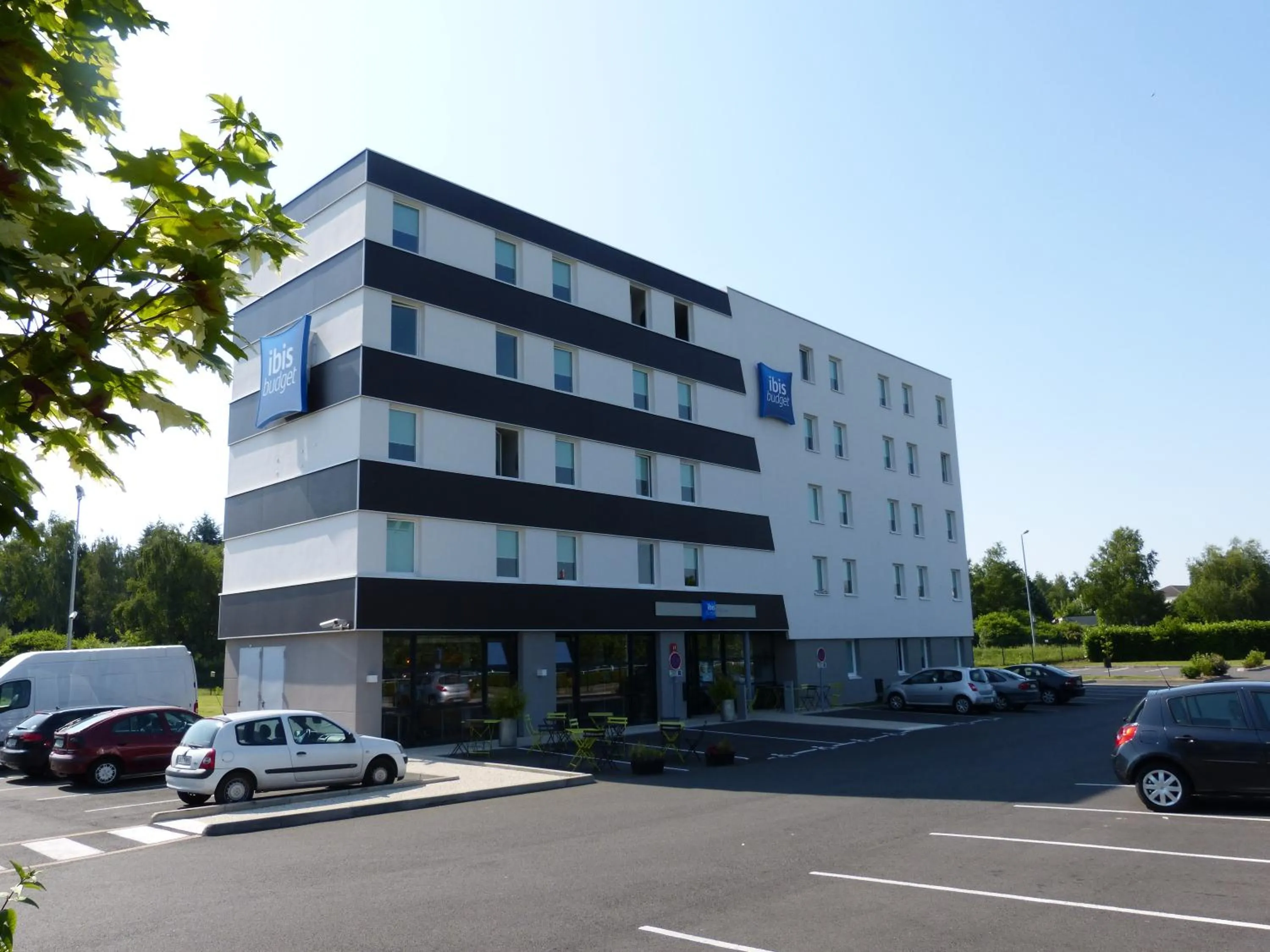 Property building in ibis budget Tours Nord
