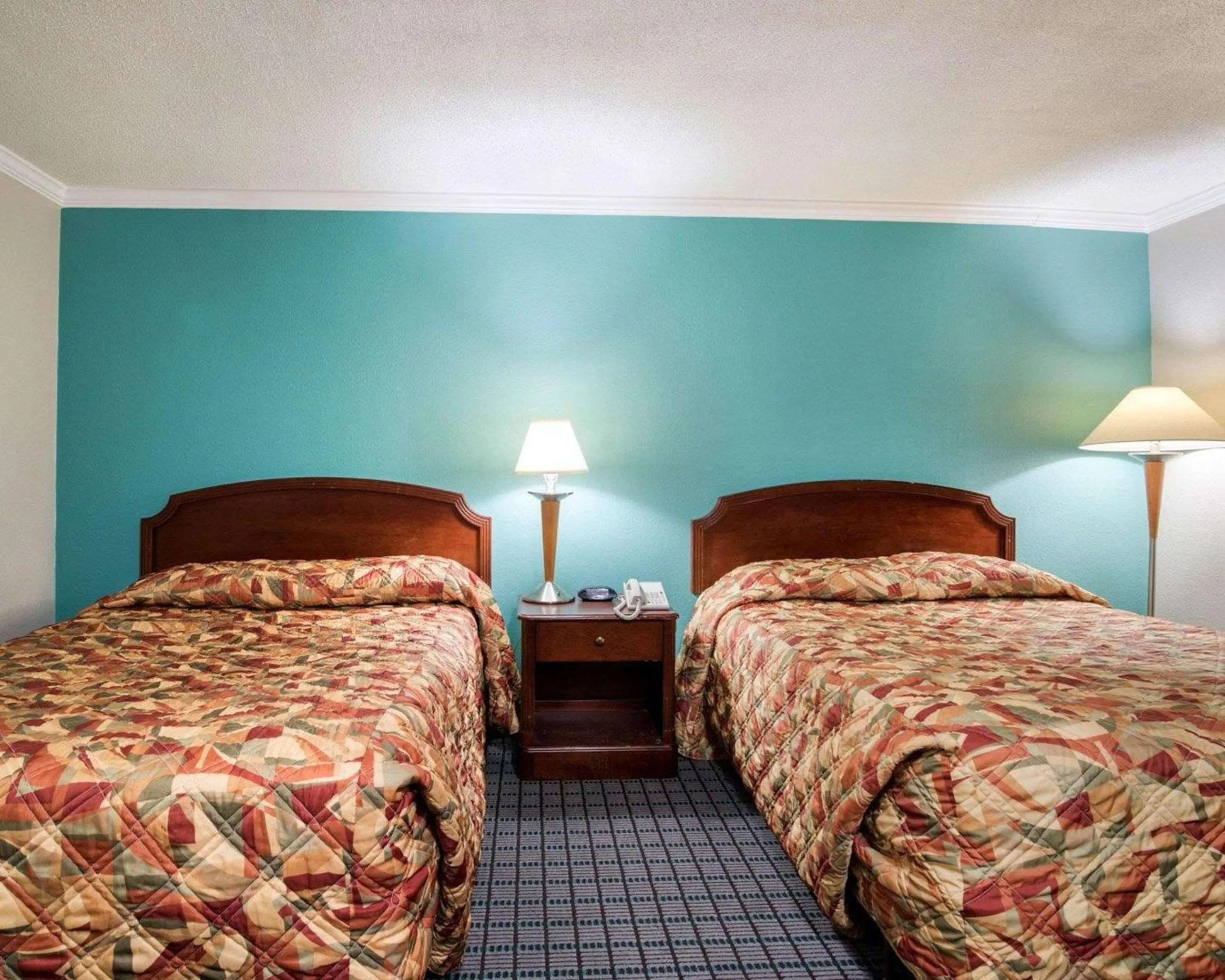 Photo of the whole room, Bed in Rodeway Inn Syracuse Carrier Circle
