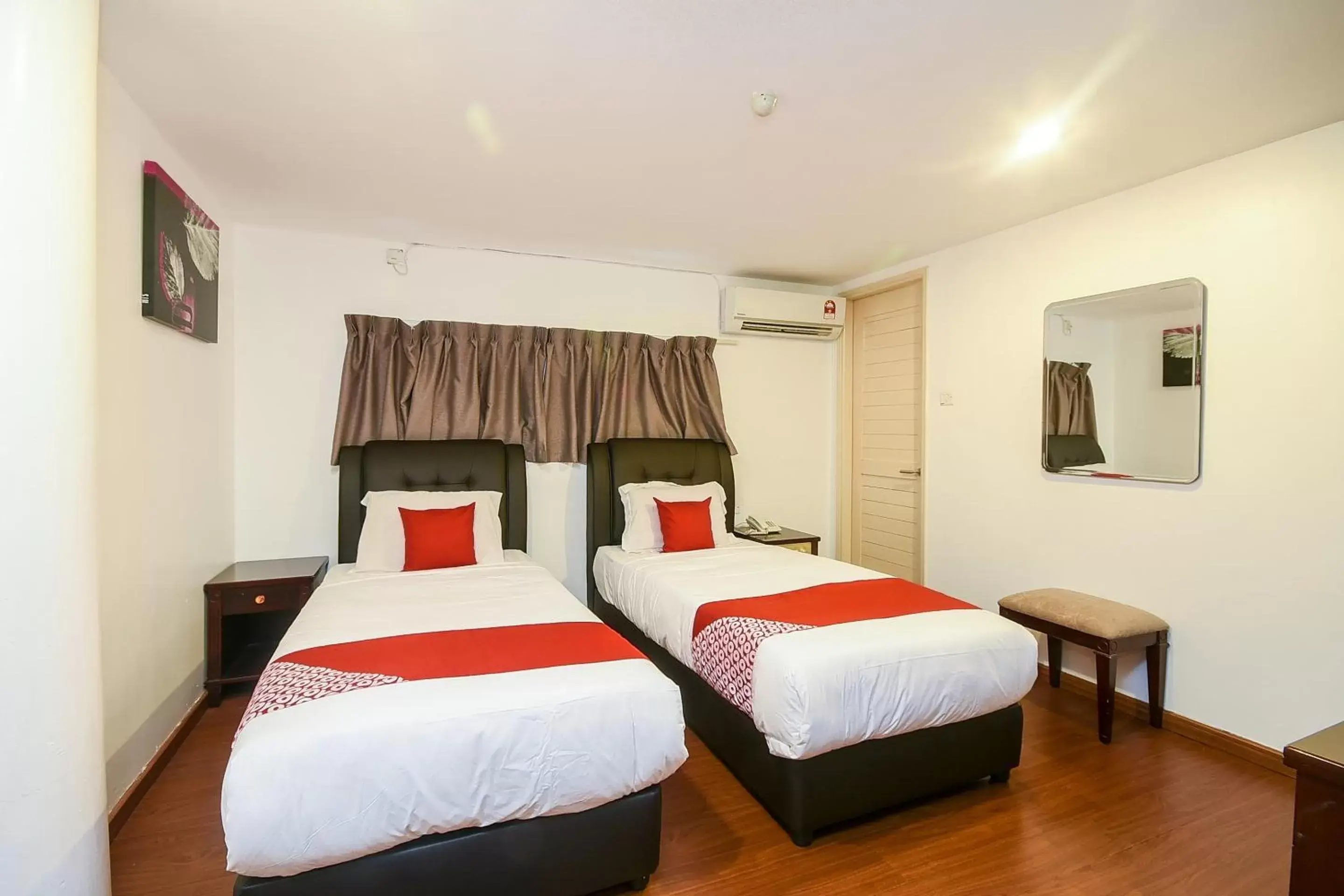 Deluxe Twin Room in Super OYO 976 Dragon Inn Deluxe Twin Room in Super OYO 976 Dragon Inn