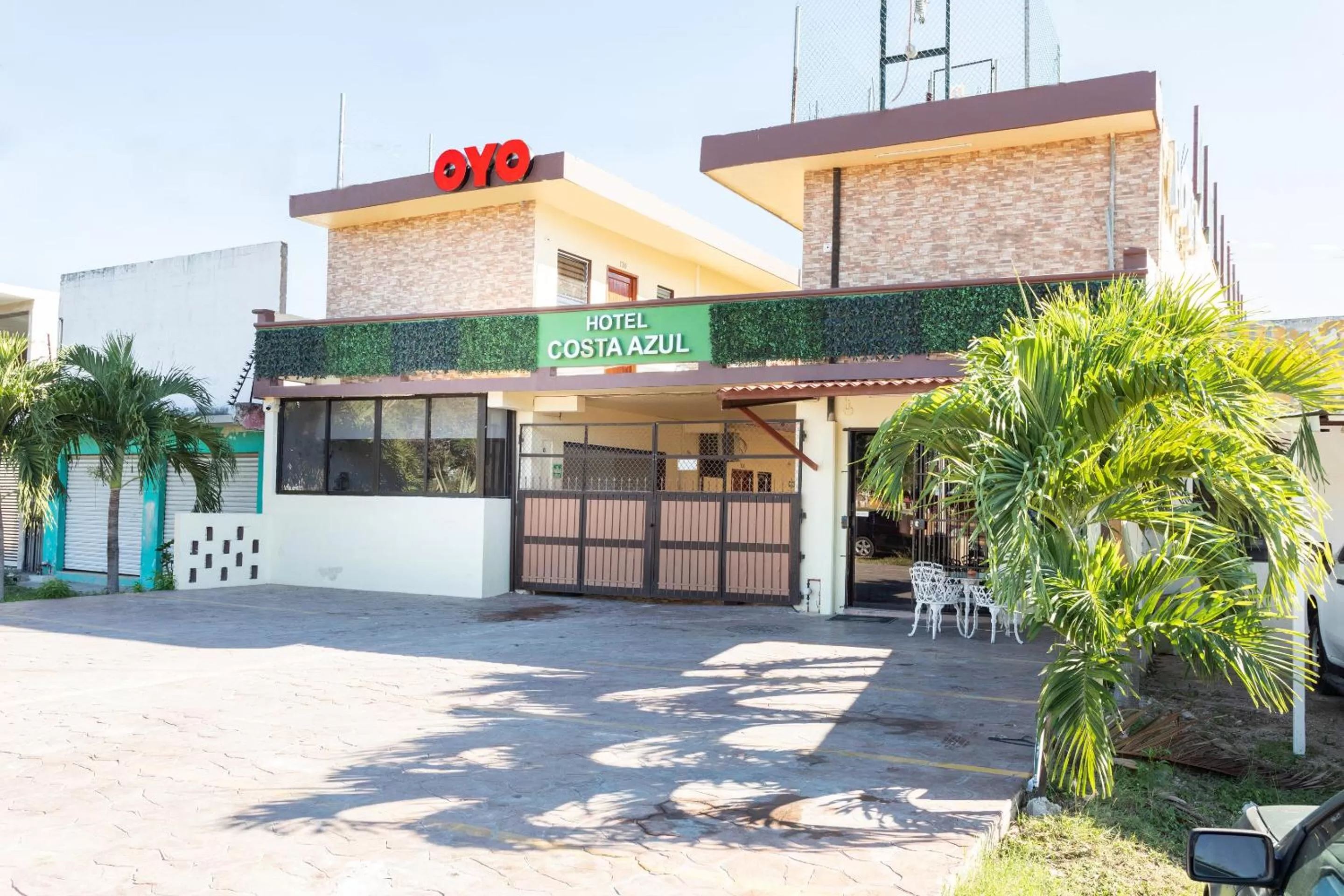 Facade/entrance, Property Building in Hotel Costa Azul