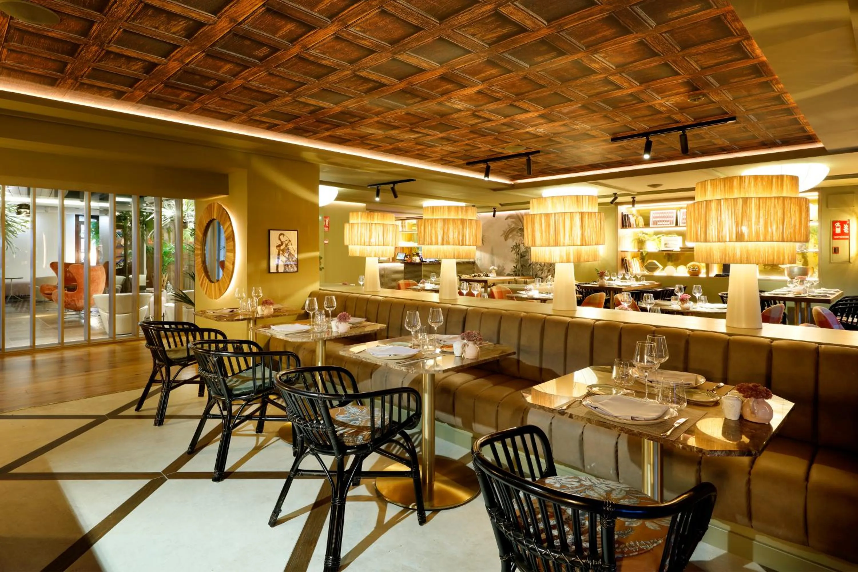 Restaurant/places to eat in Barceló Oviedo Cervantes