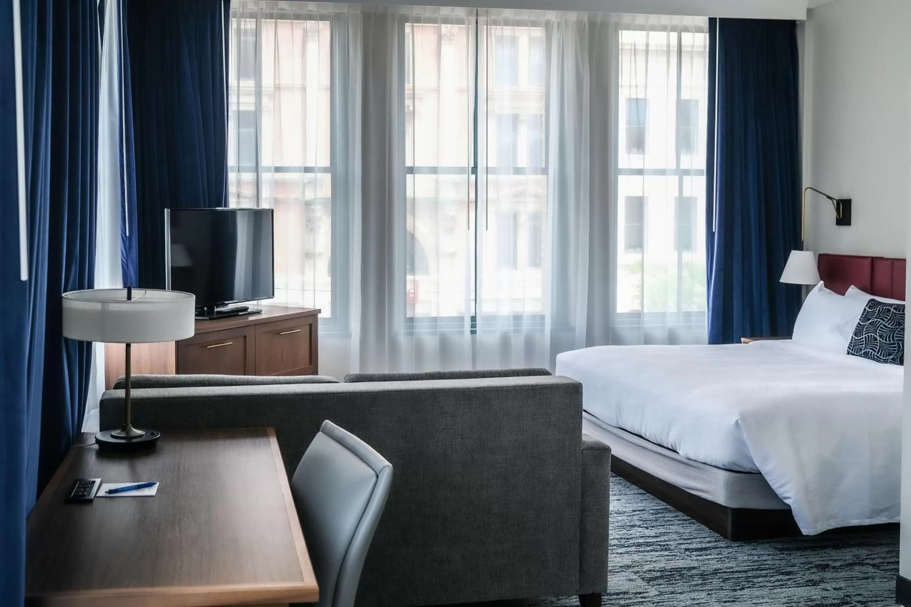 Photo of the whole room, Bed in BLU-Tique, Akron, a Tribute Portfolio Hotel