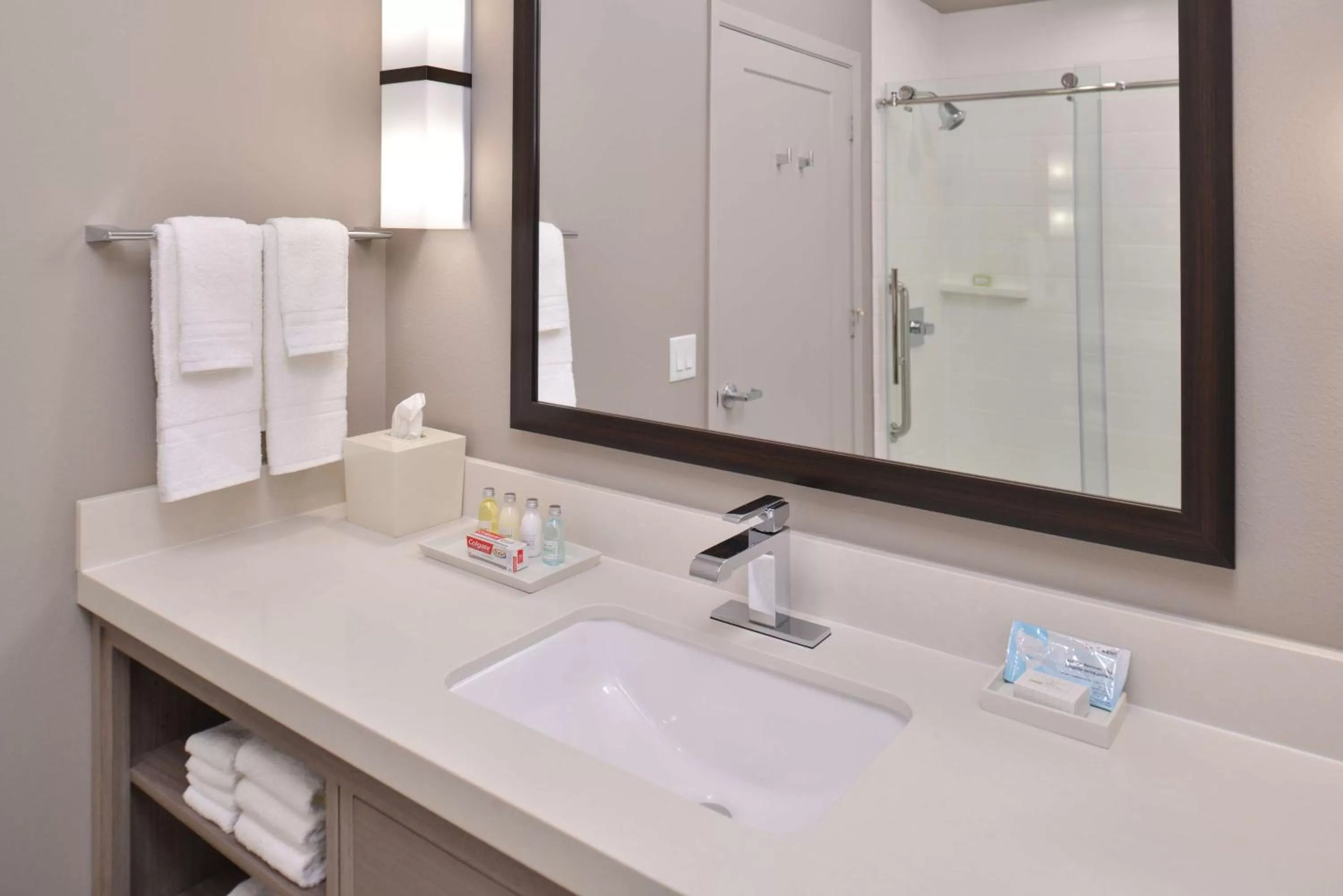 Photo of the whole room, Bathroom in Best Western Premier Energy Corridor