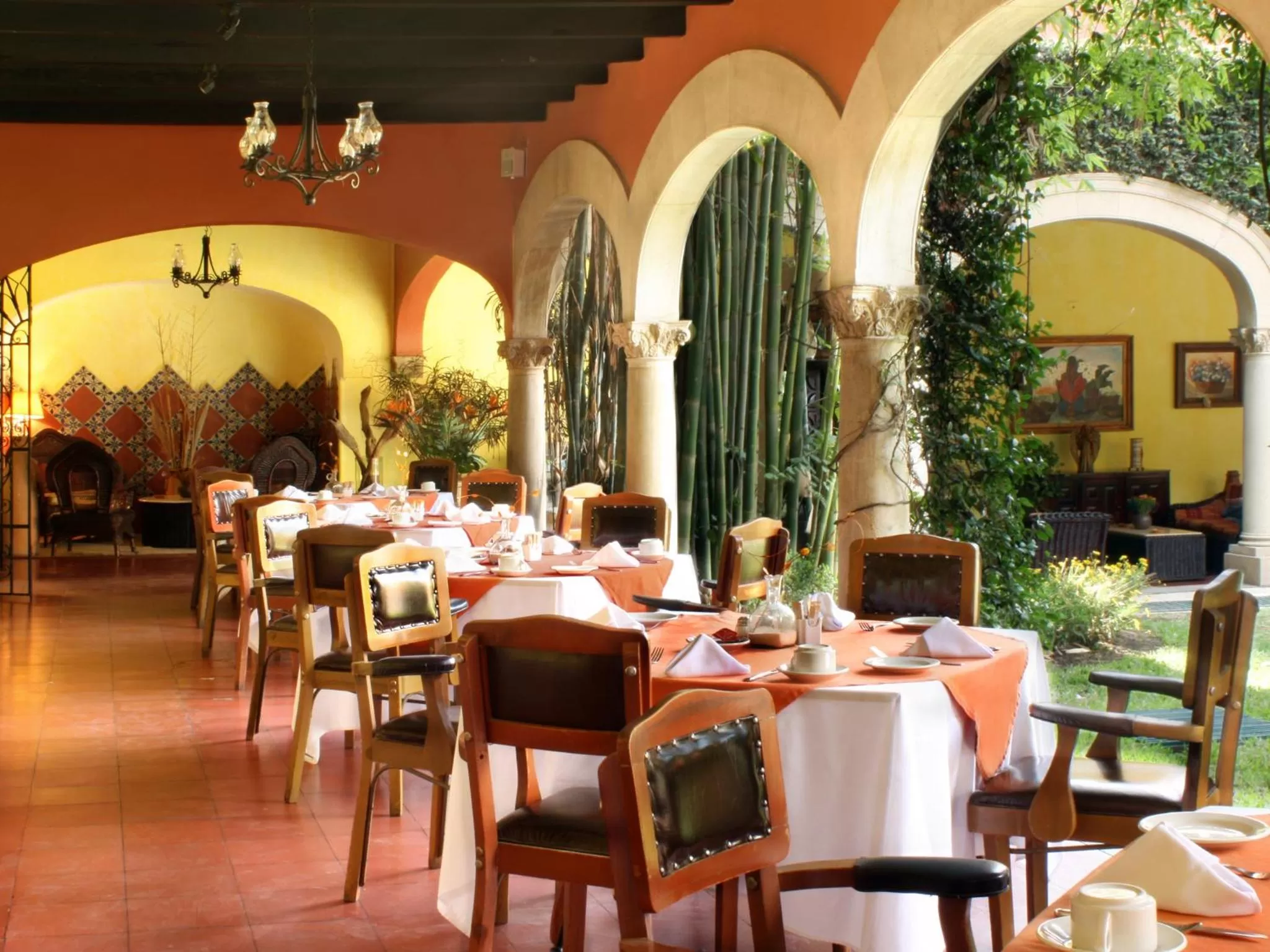 Restaurant/places to eat in Hotel Racquet Cuernavaca