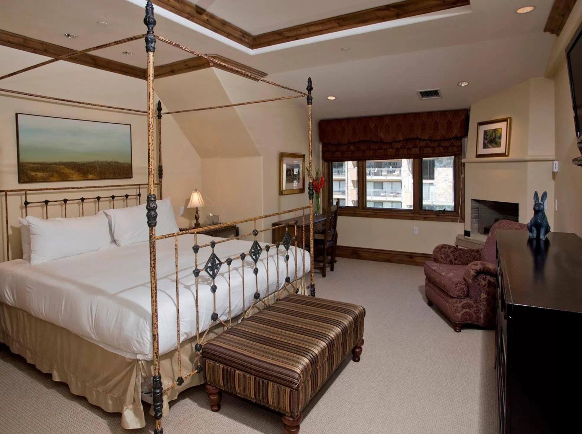Photo of the whole room, Bed in The Arrabelle at Vail Square, a RockResort