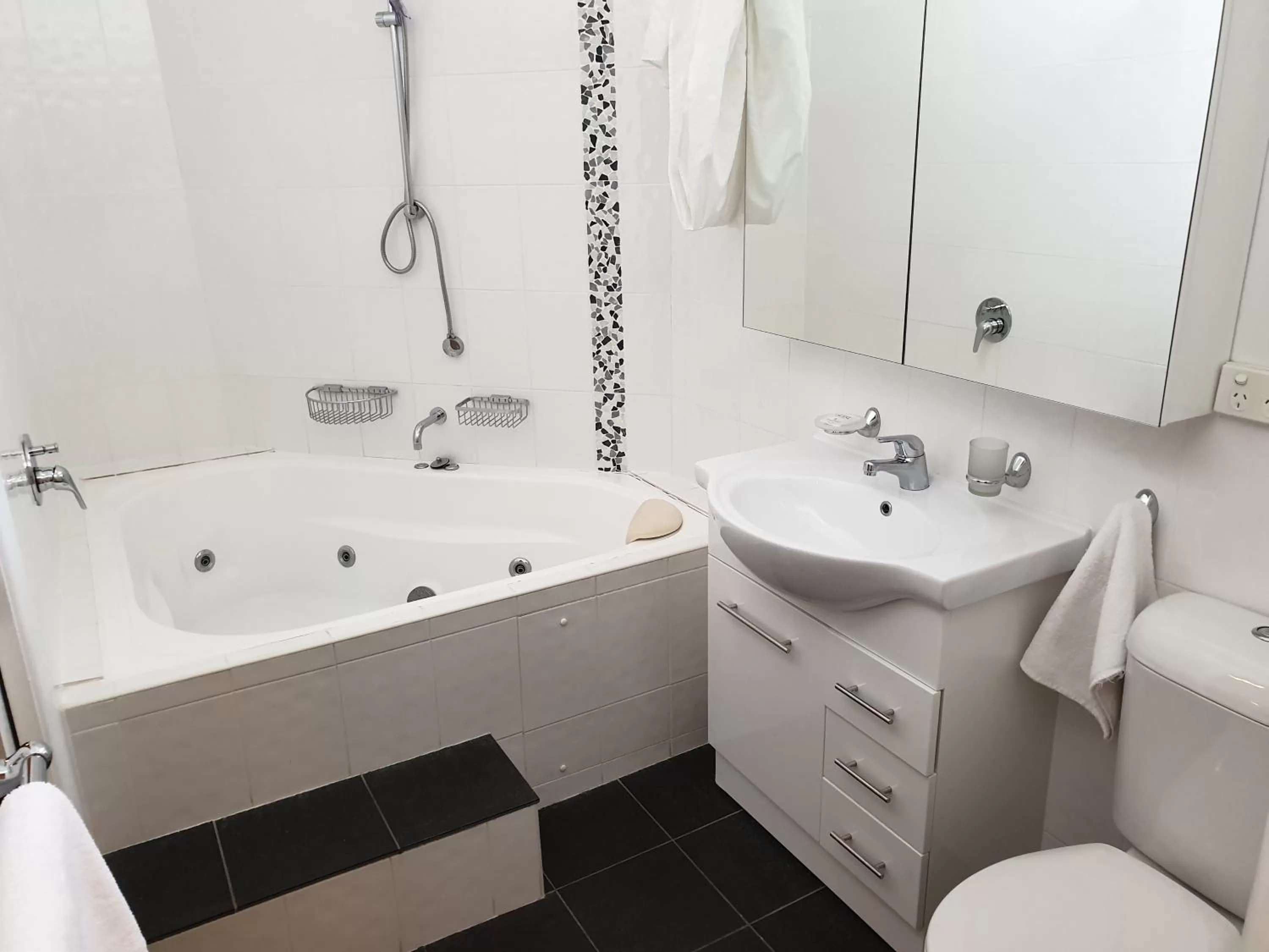 Hot Tub in Balcony On Sixth Lodge