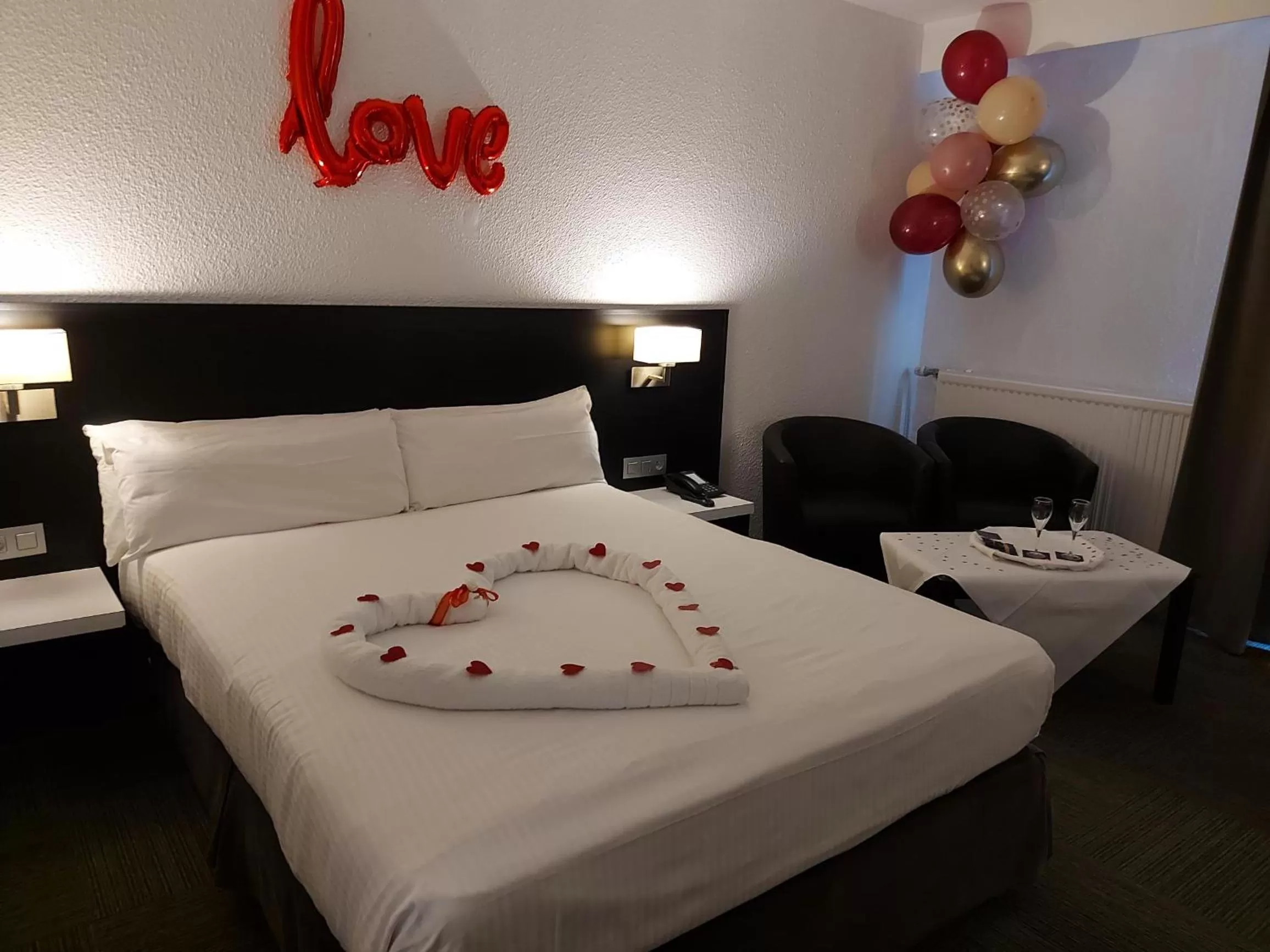 Decorative detail, Bed in Globales Post Hotel & Wellness