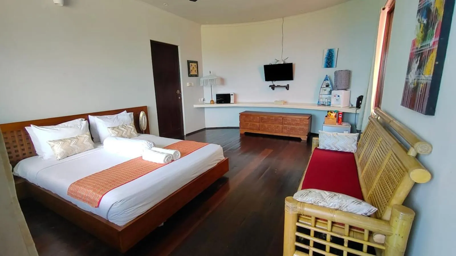 Communal lounge/ TV room, Bed in Villa Umbrella Lombok