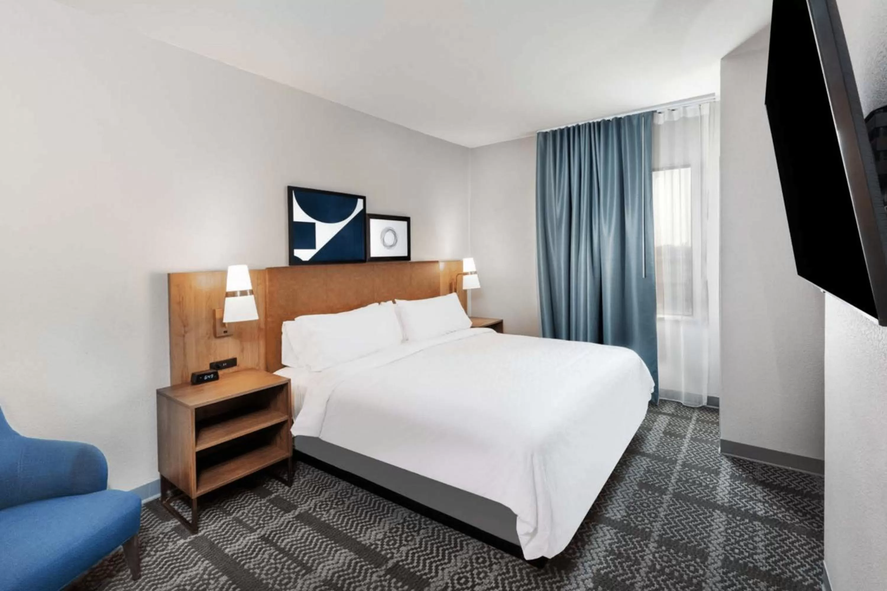 Photo of the whole room, Bed in Staybridge Suites Waco South - Woodway by IHG