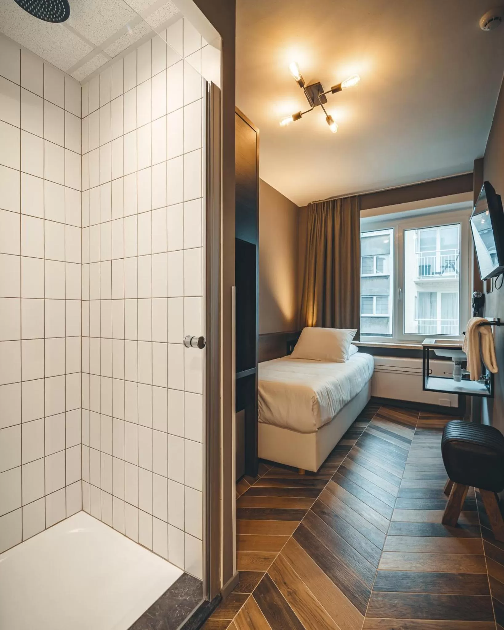 young children, Bed in Prado Next Door