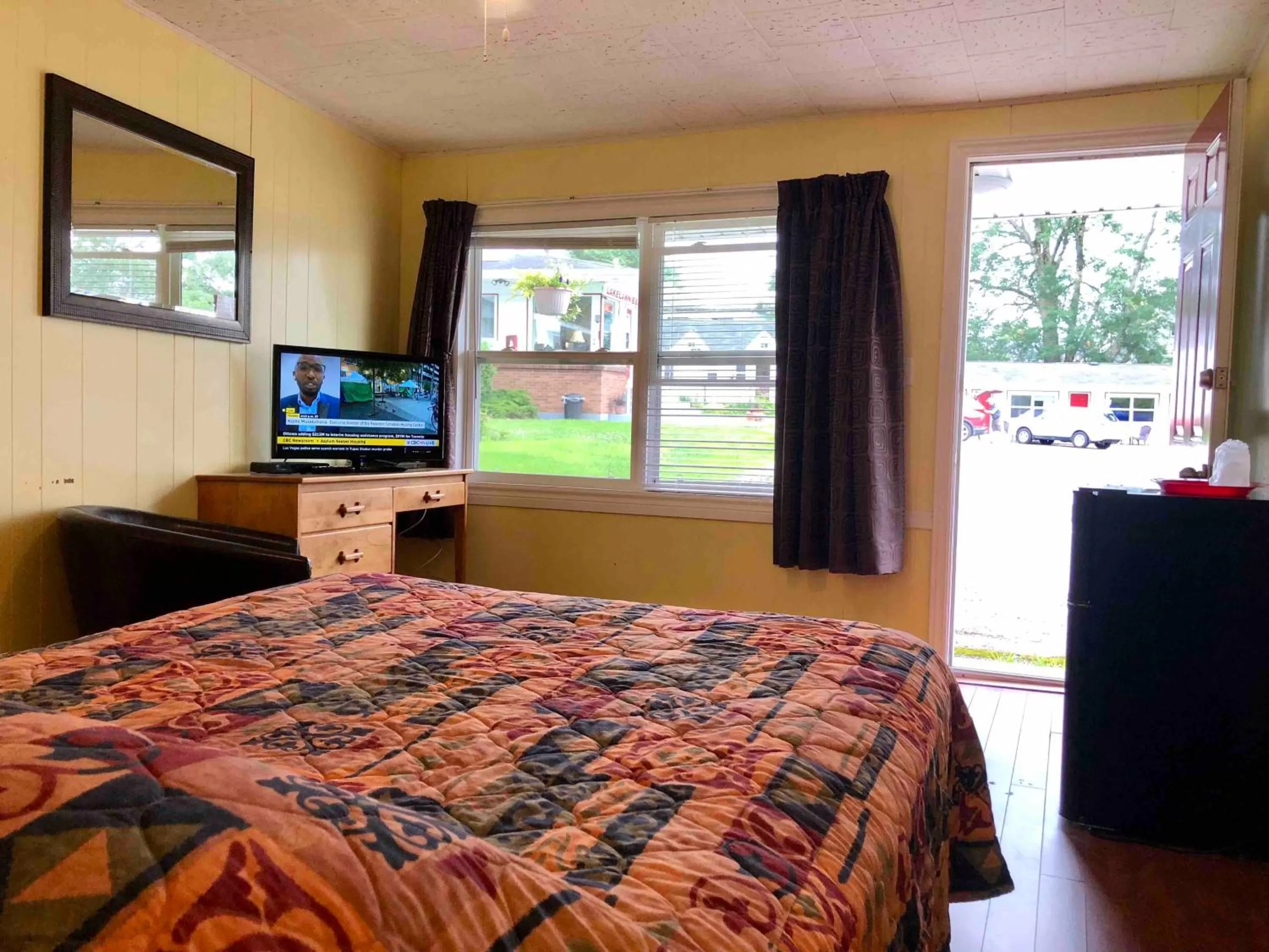 Photo of the whole room in Lakelawn B&B and Motel