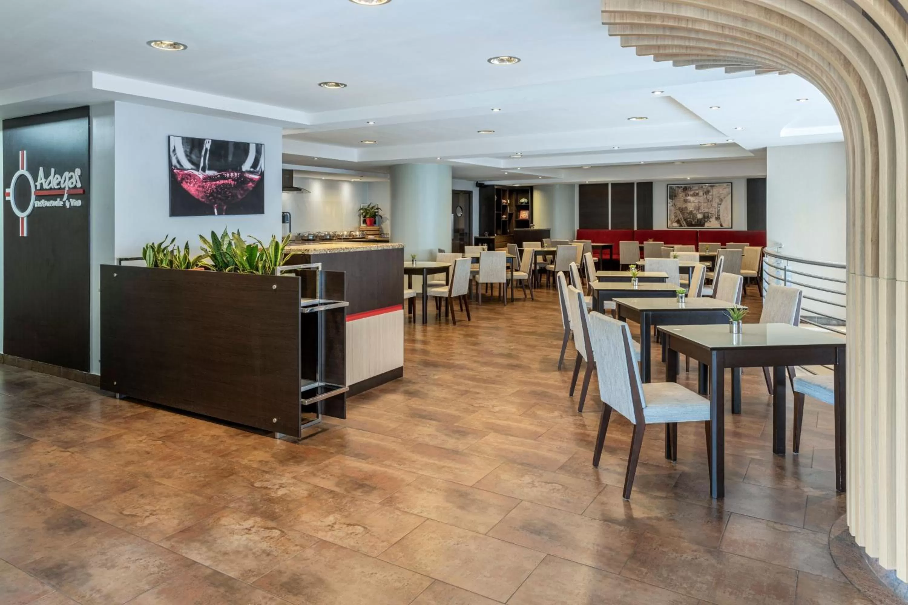 Restaurant/places to eat in Marriott Executive Apartments Panama City, Finisterre