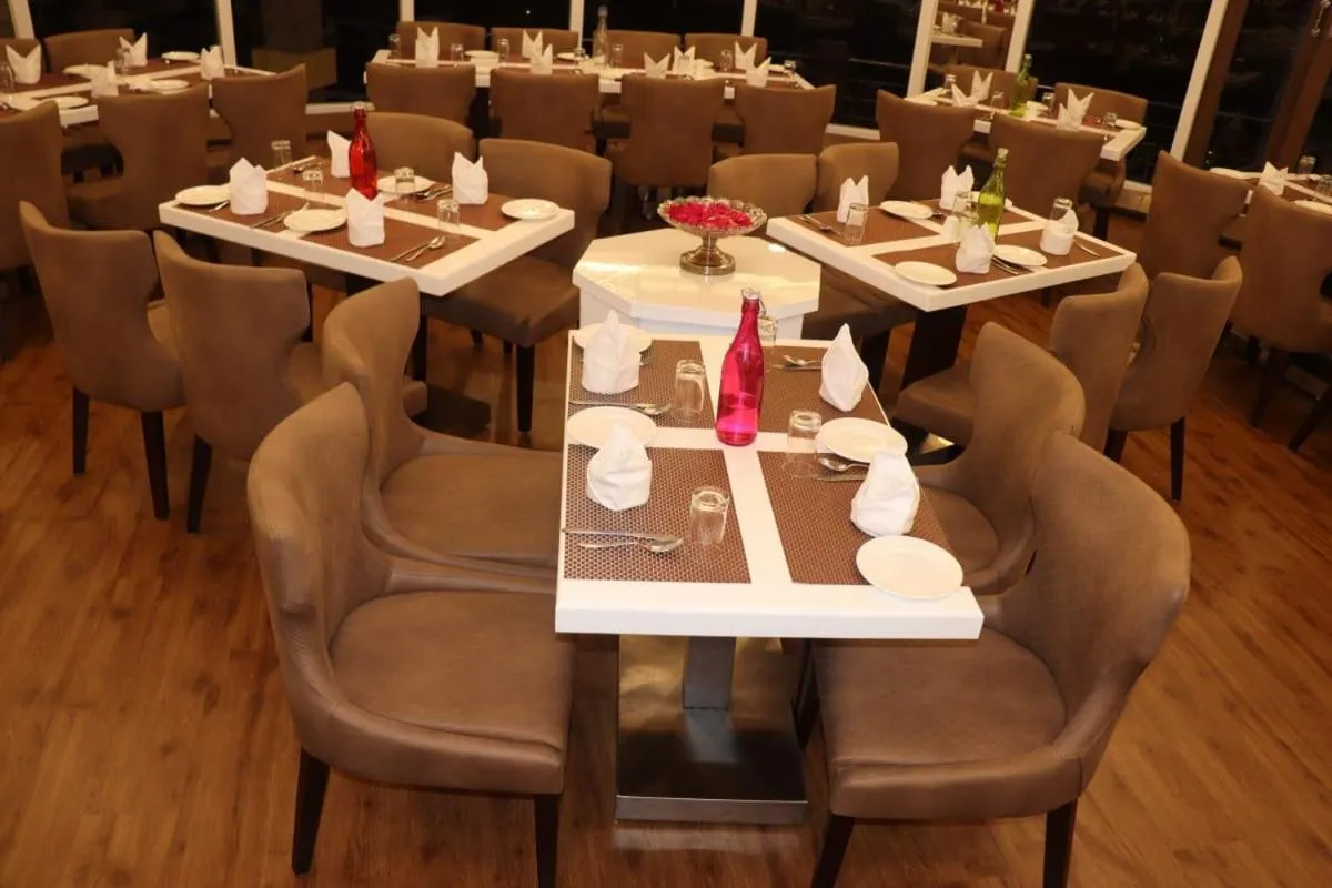 Restaurant/places to eat in Hotel Pushp Villa Agra Taj East Gate